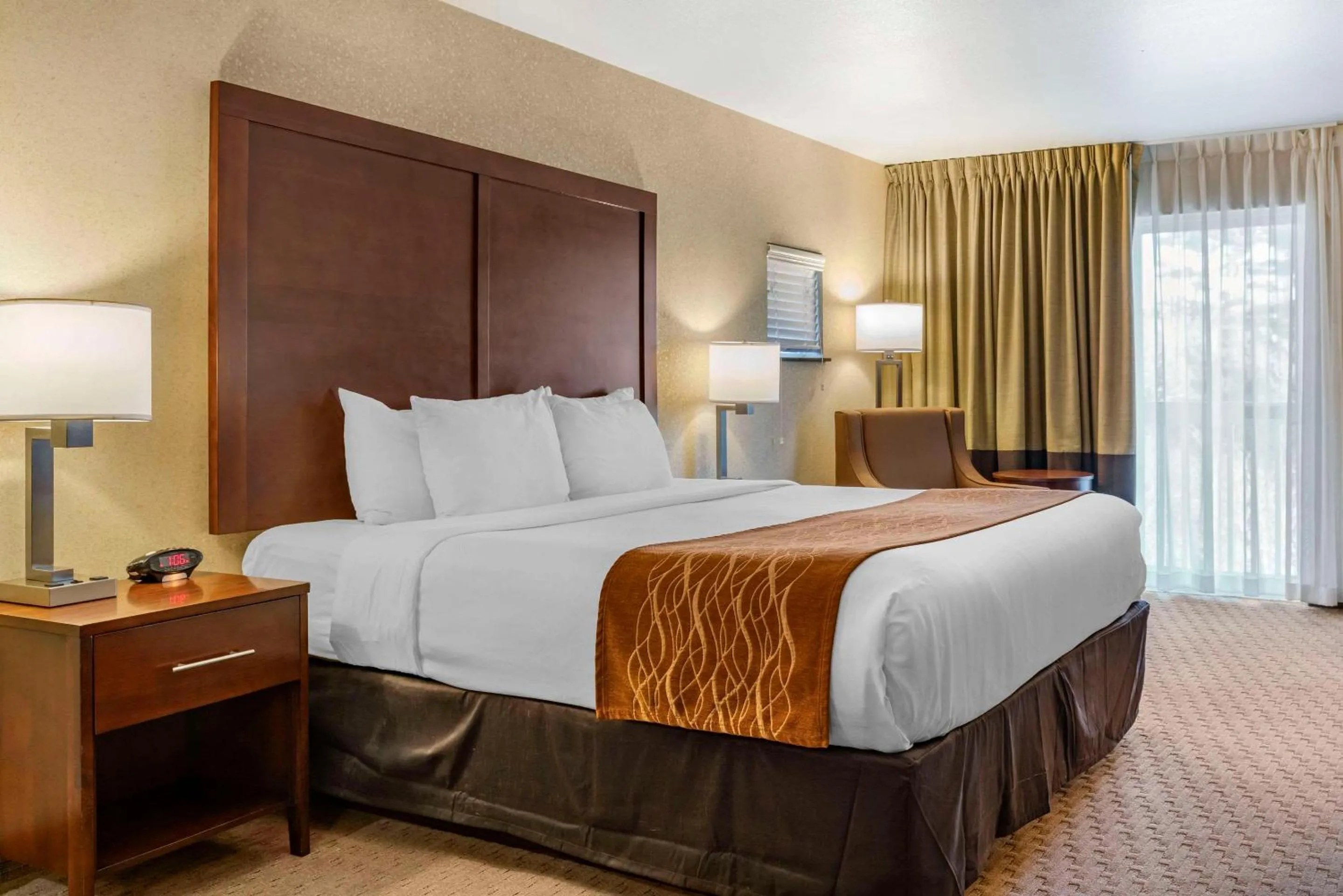 Bedroom, Bed in Comfort Inn & Suites Lincoln City