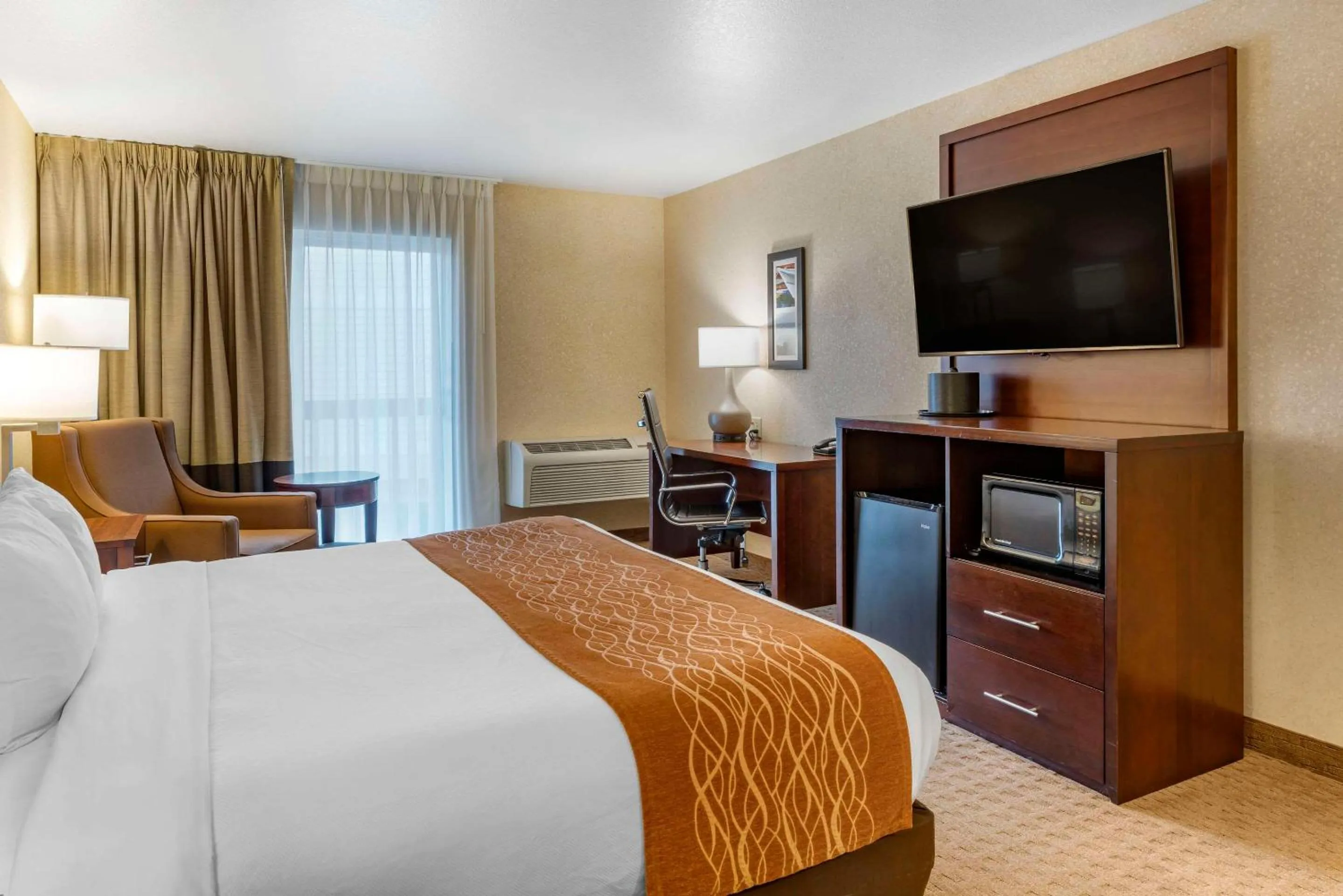 Bedroom, Bed in Comfort Inn & Suites Lincoln City