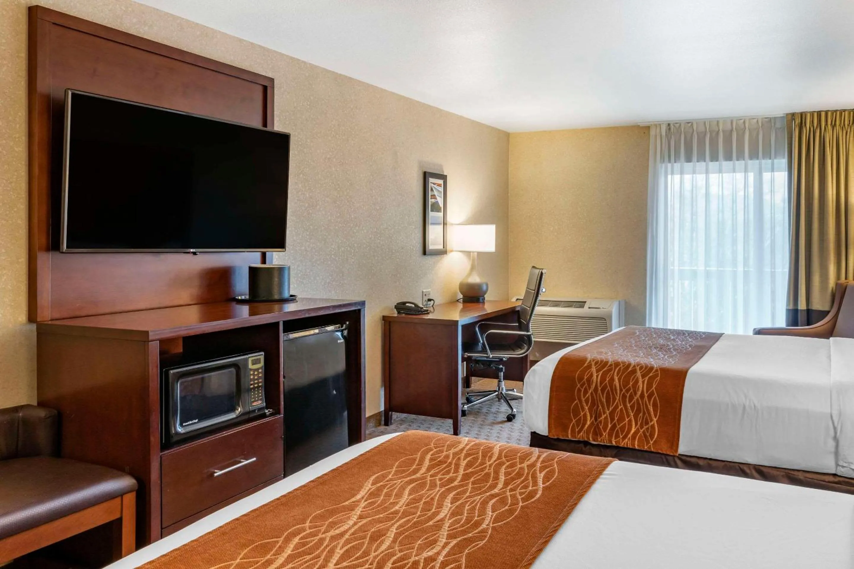 Bedroom, Bed in Comfort Inn & Suites Lincoln City