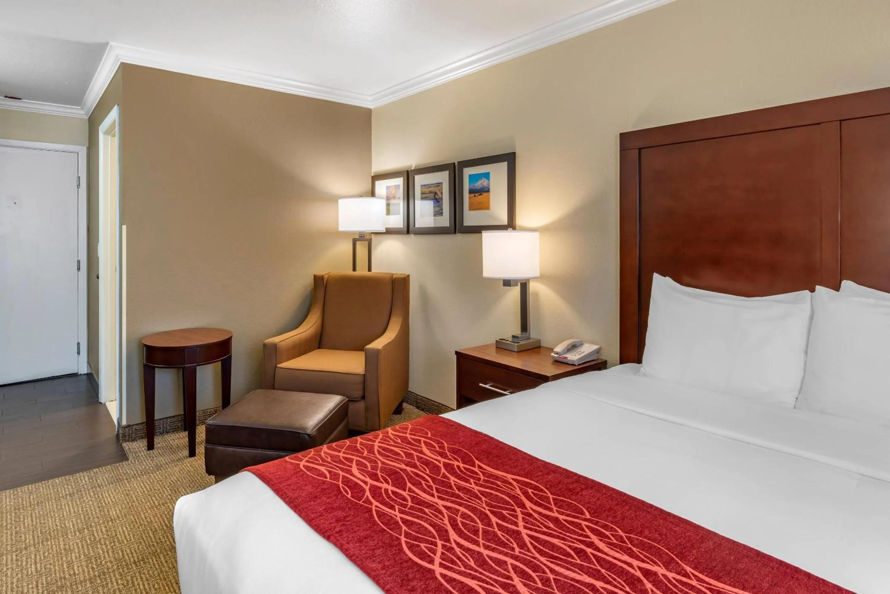 Bedroom, Bed in Comfort Inn Columbia Gorge