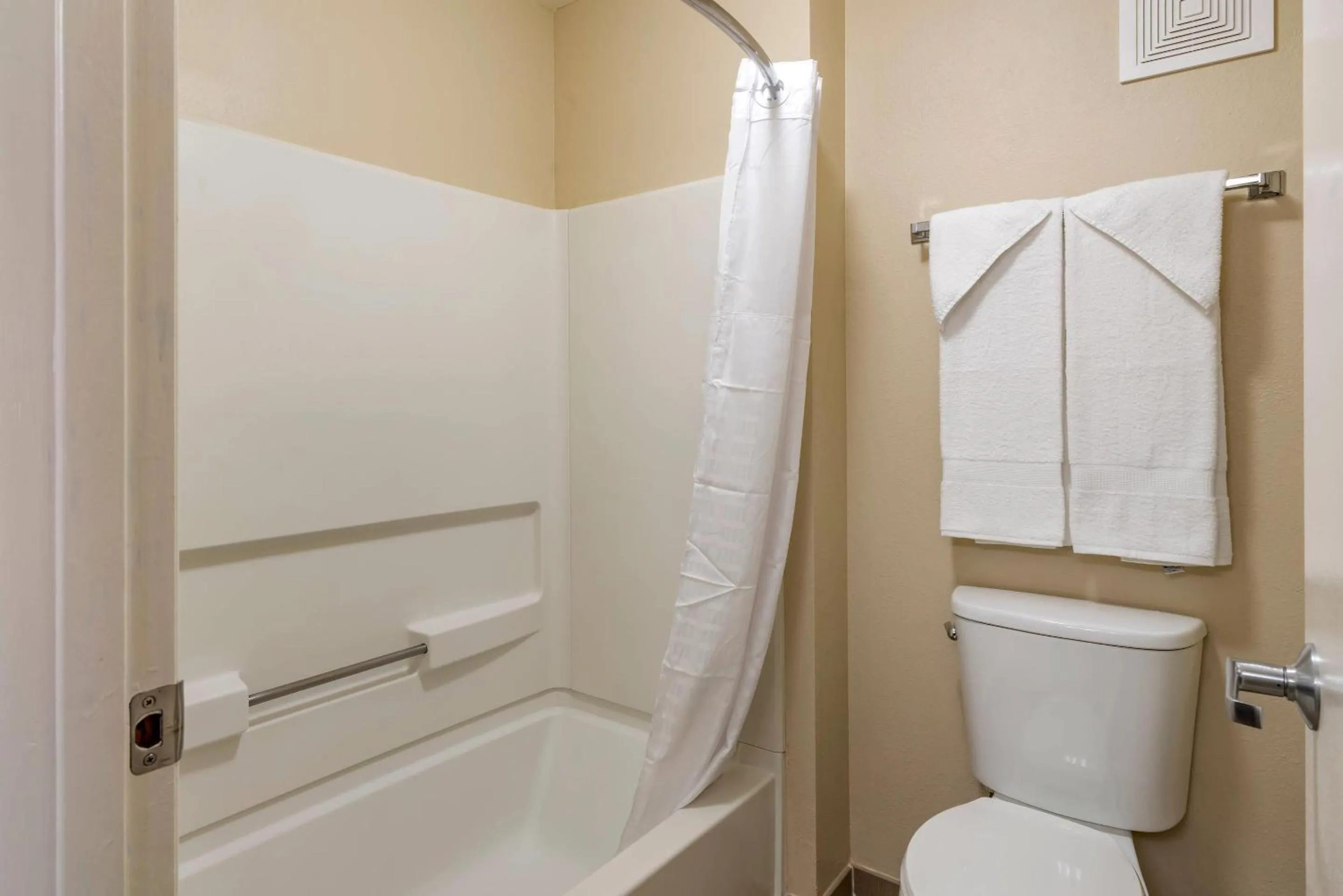 Bedroom in Comfort Inn Columbia Gorge