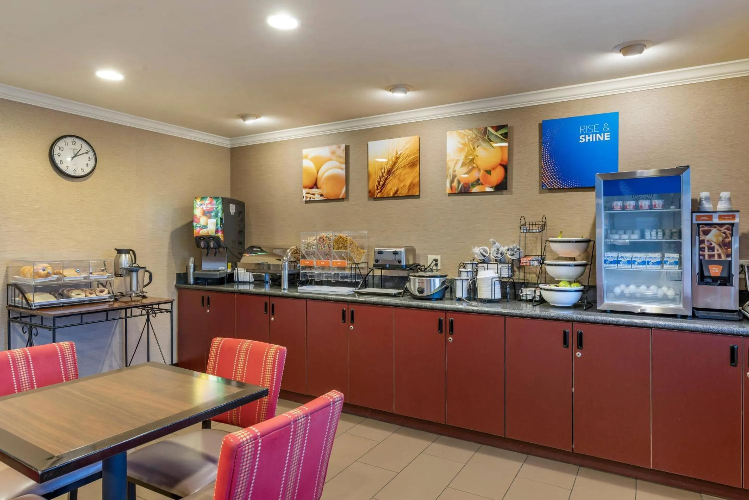 Breakfast in Comfort Inn Columbia Gorge