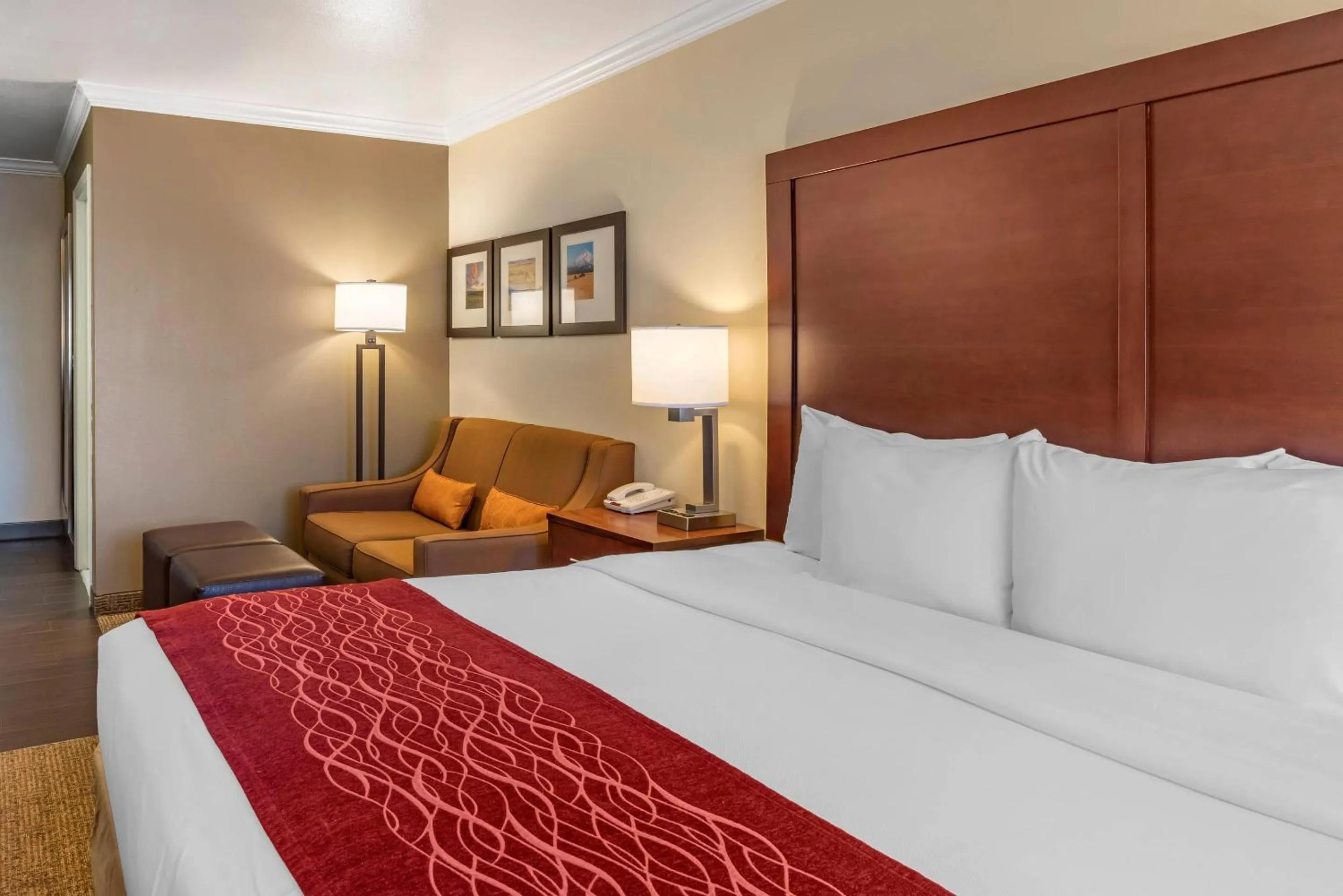 Bedroom, Bed in Comfort Inn Columbia Gorge