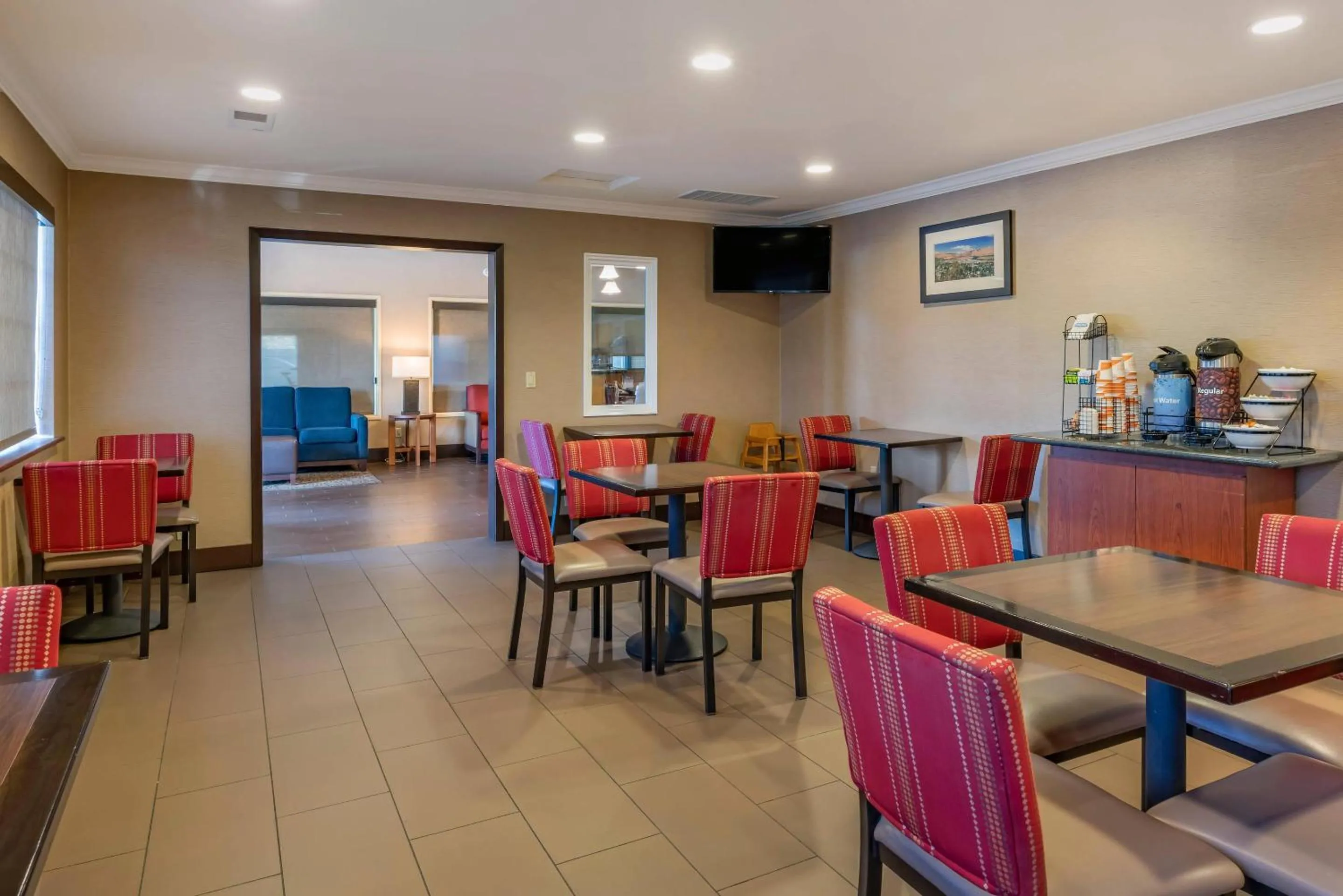 Breakfast in Comfort Inn Columbia Gorge