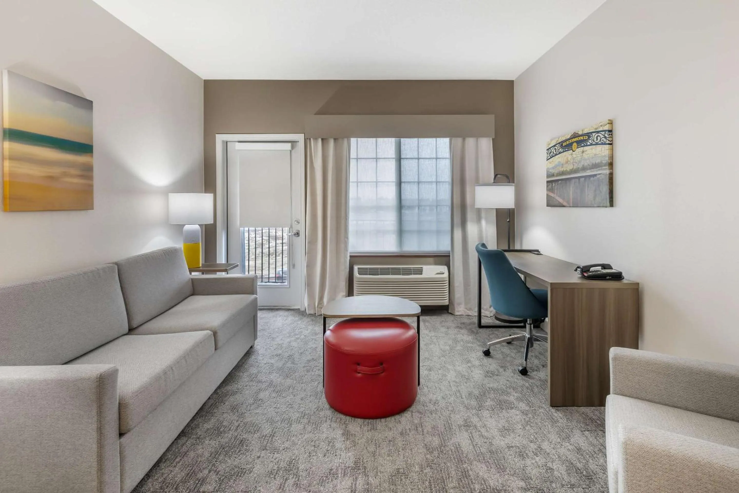 Bedroom in Comfort Suites Redmond Airport