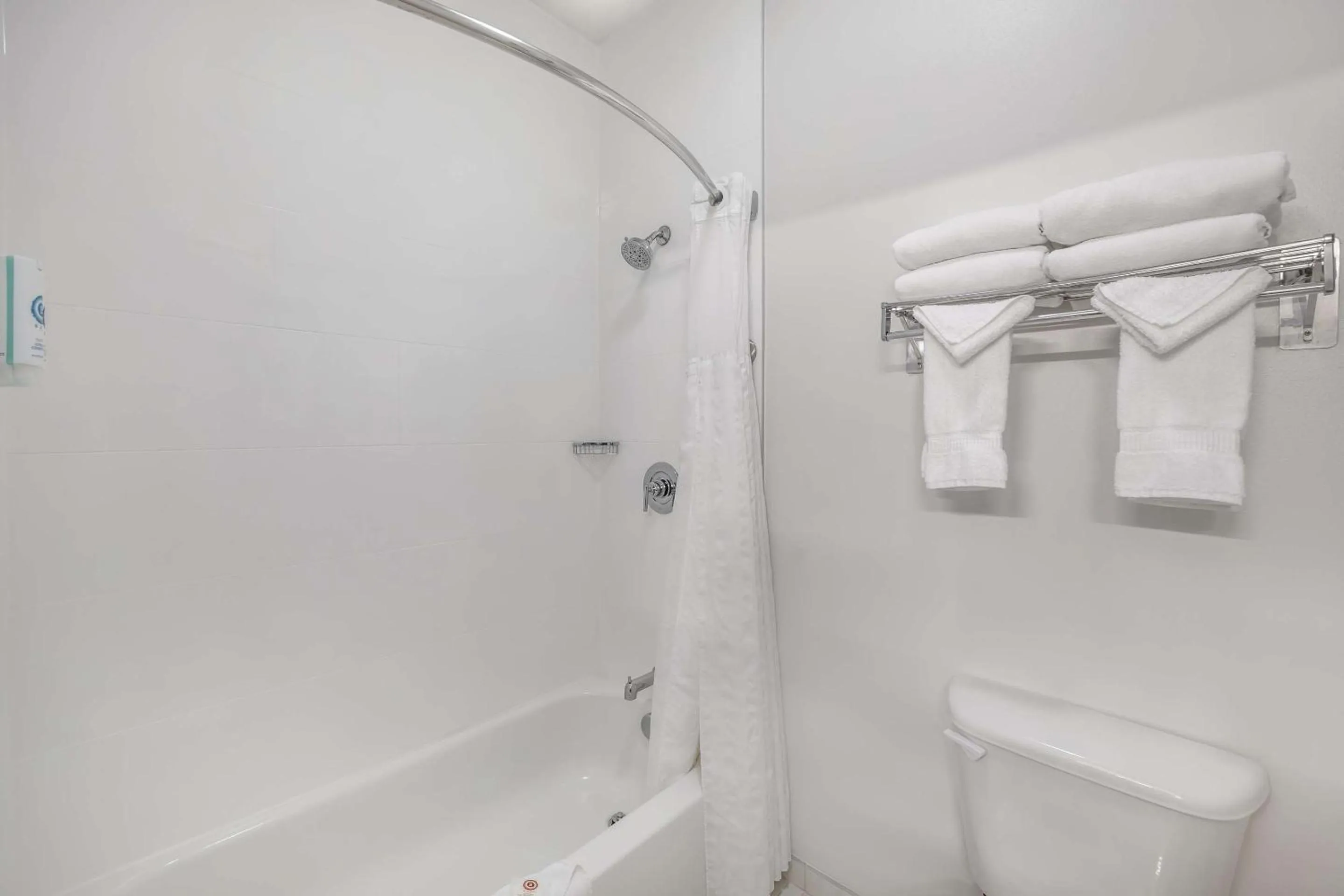 Bedroom in Comfort Suites Redmond Airport