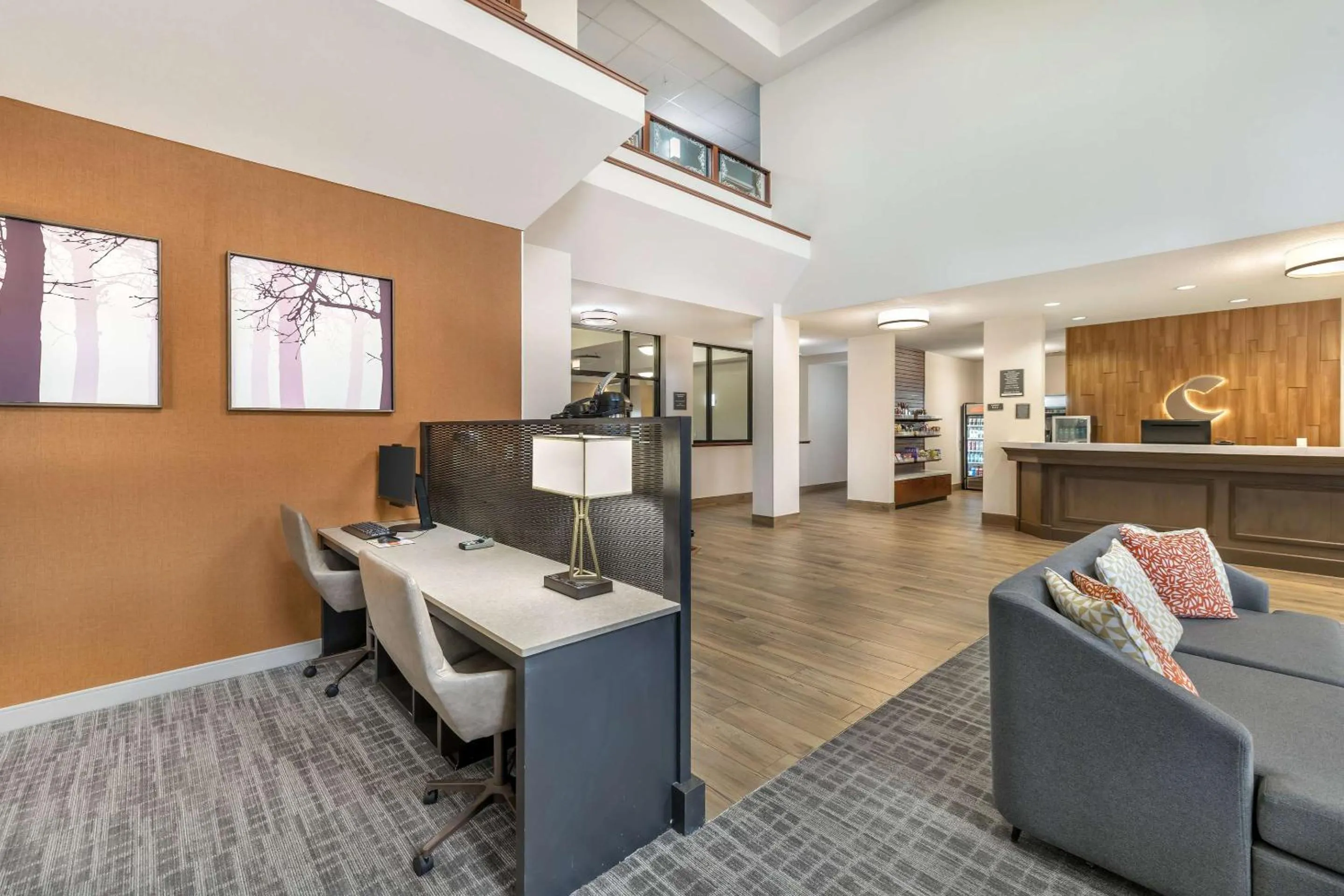Lobby or reception in Comfort Suites Redmond Airport