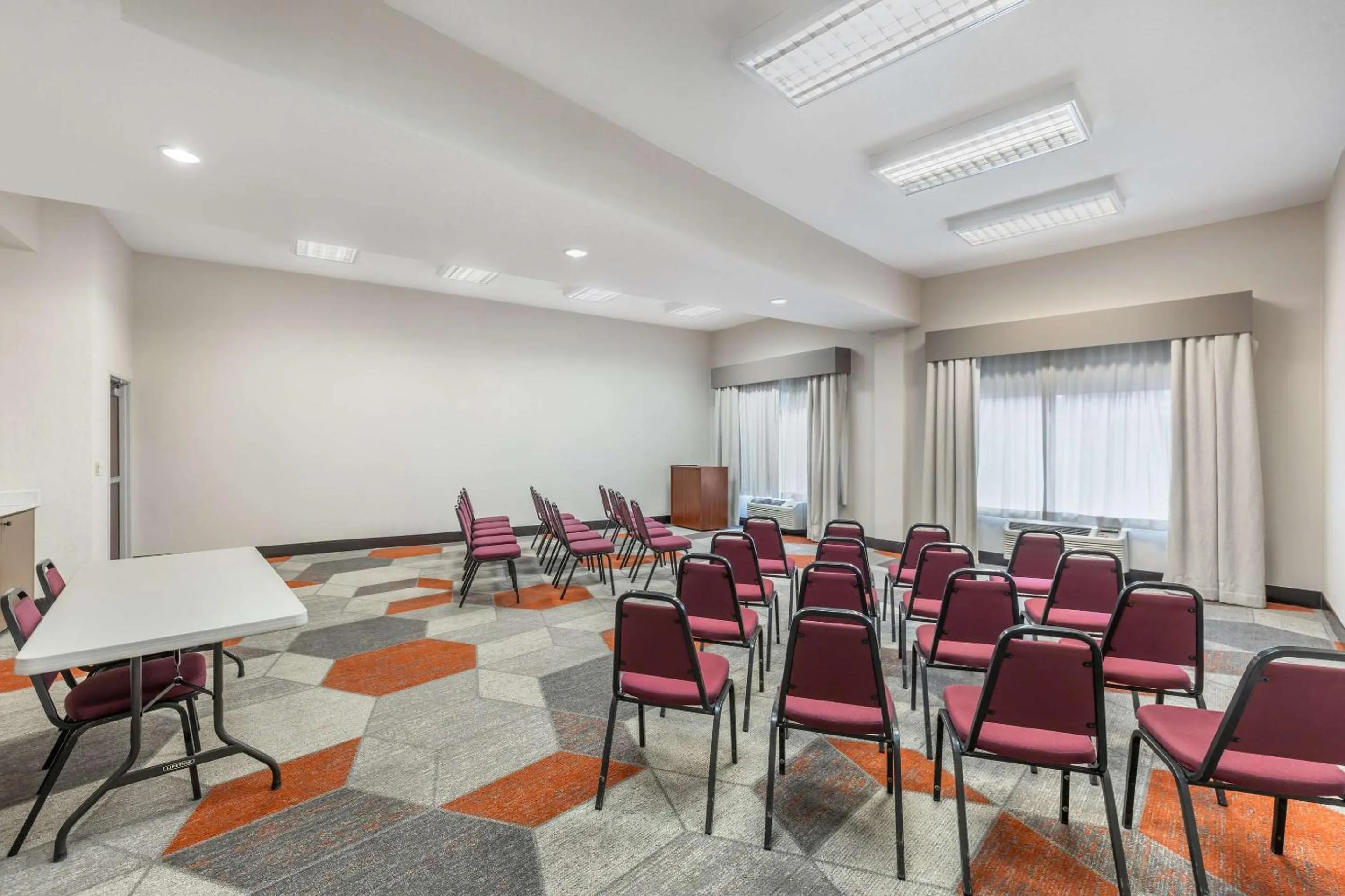 Meeting/conference room in Comfort Suites Redmond Airport