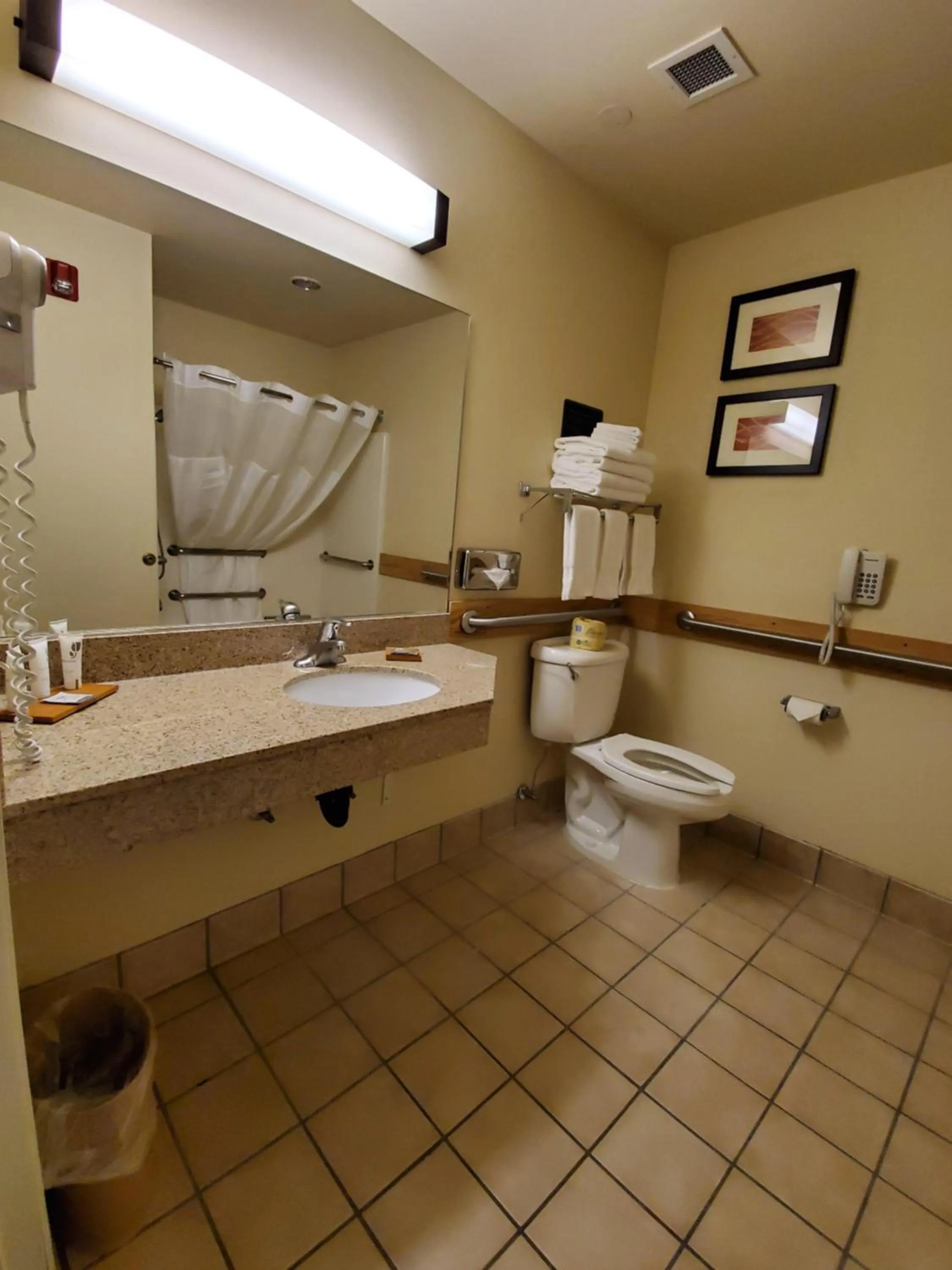 Toilet in Country Inn & Suites by Radisson, Bend, OR