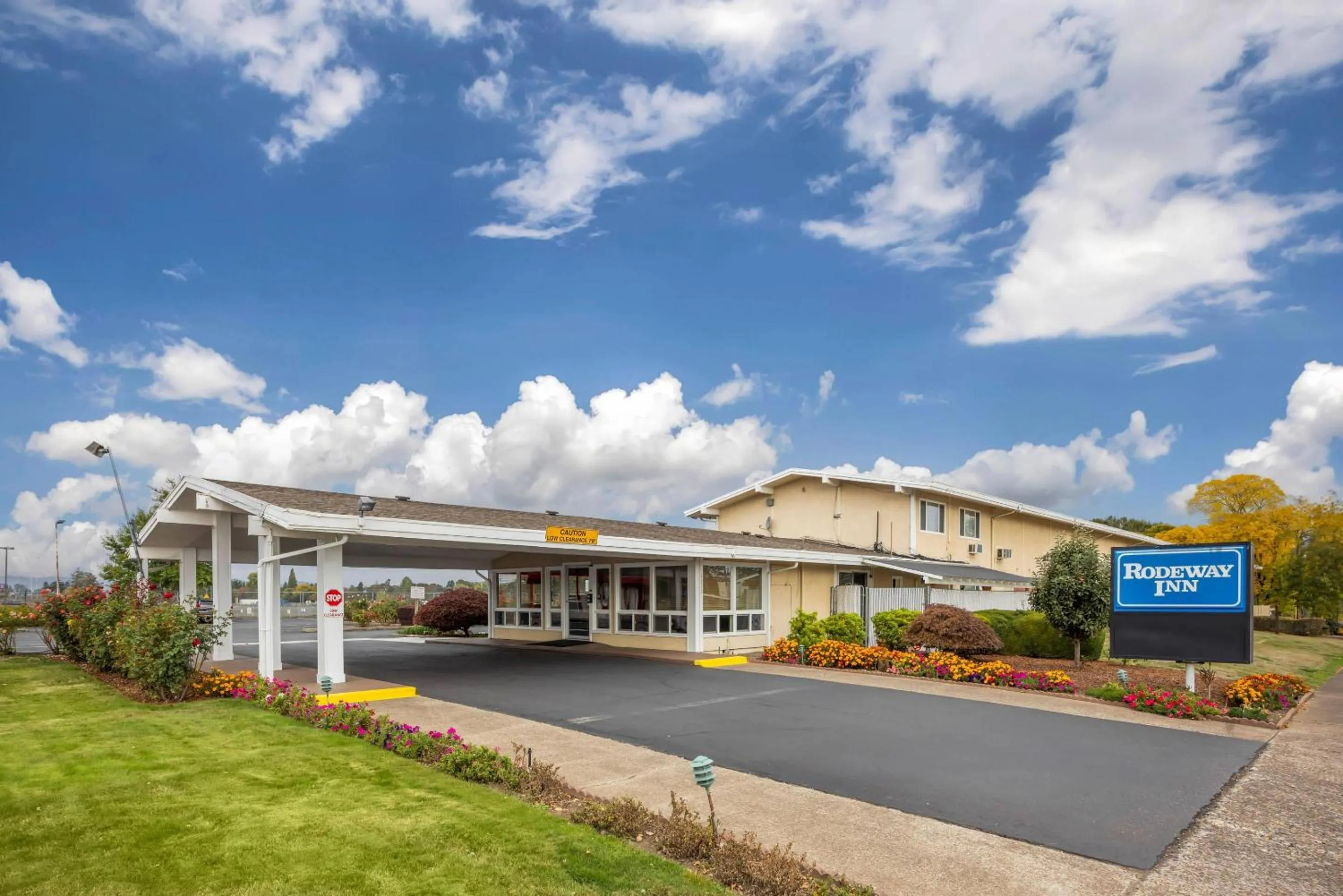 Property building in Rodeway Inn Albany