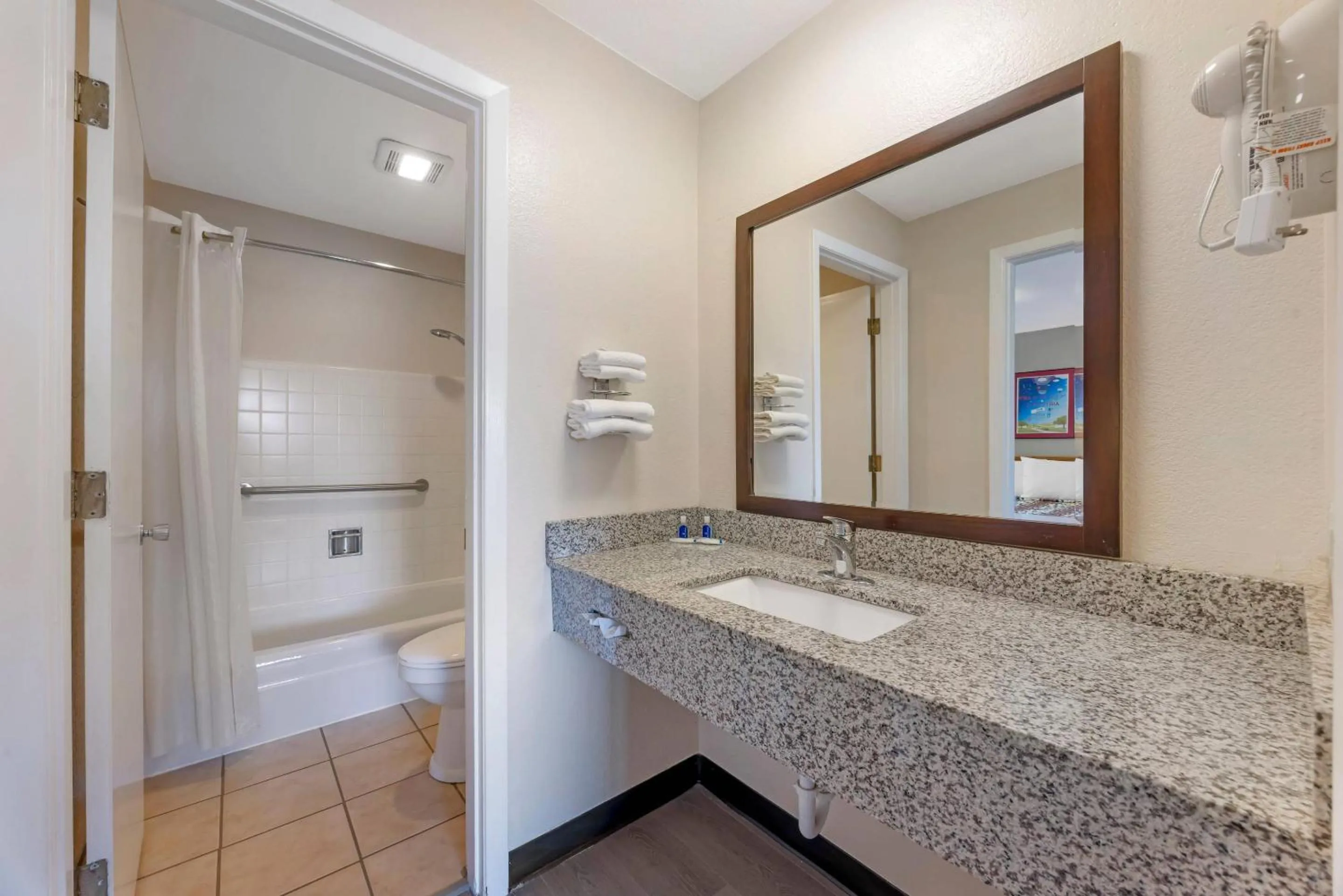 Bedroom in Rodeway Inn Albany