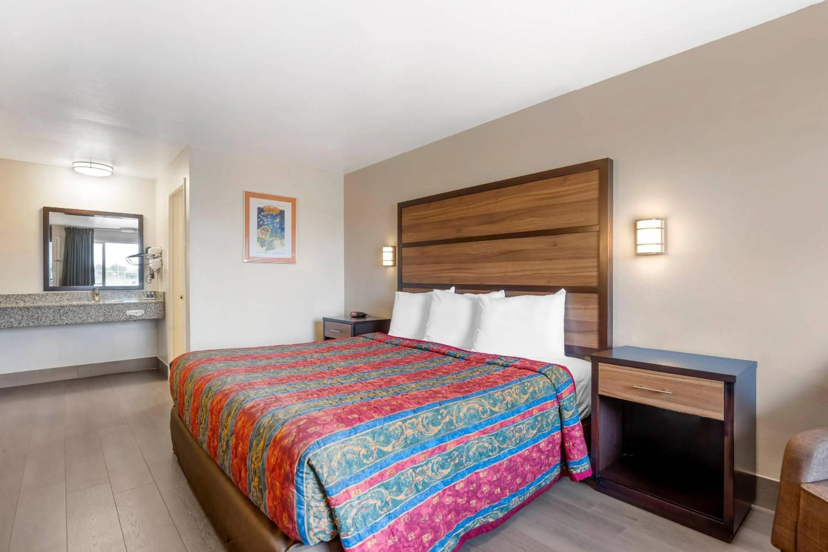 Bedroom, Bed in Rodeway Inn Albany