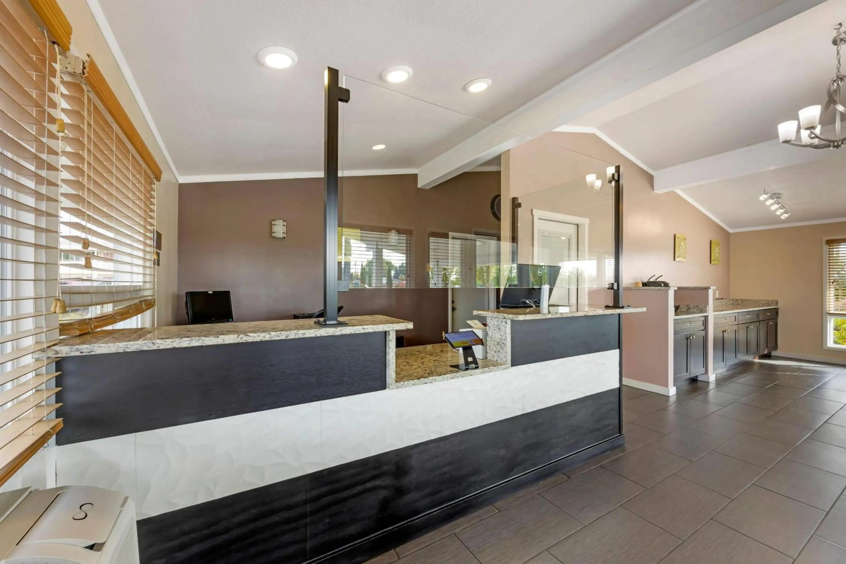 Lobby or reception in Rodeway Inn Albany