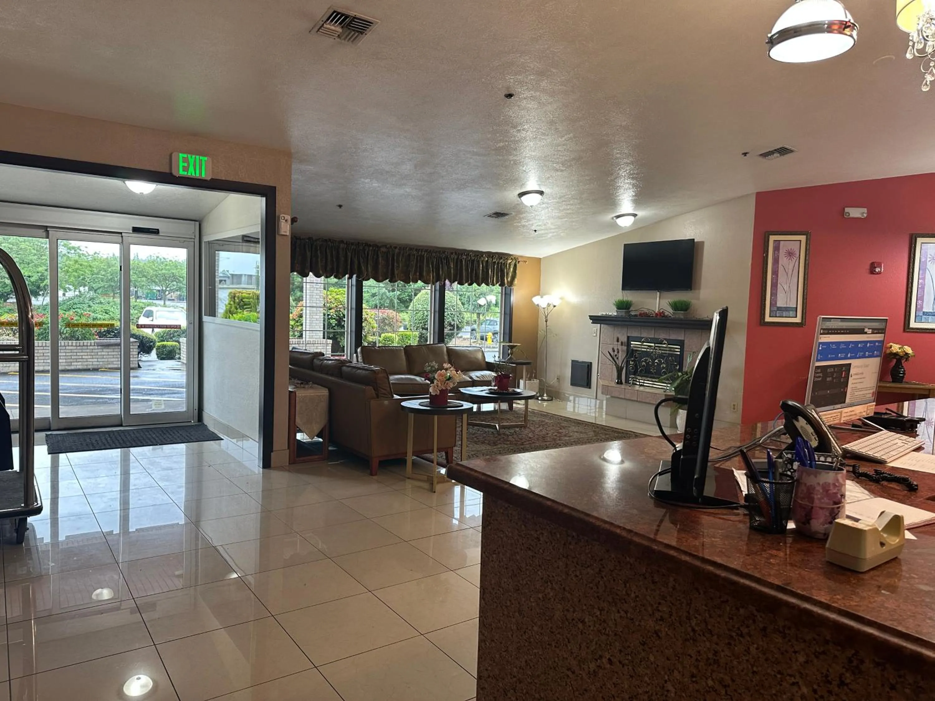 Bridgeway Inn & Suites - Portland Airport