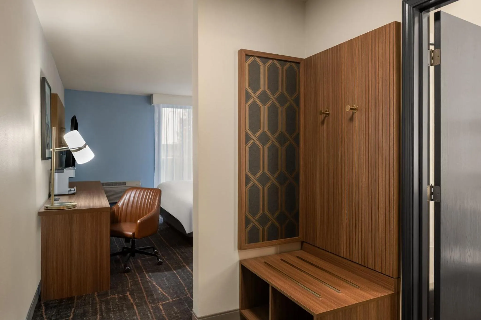 Photo of the whole room in Clarion Inn Ontario