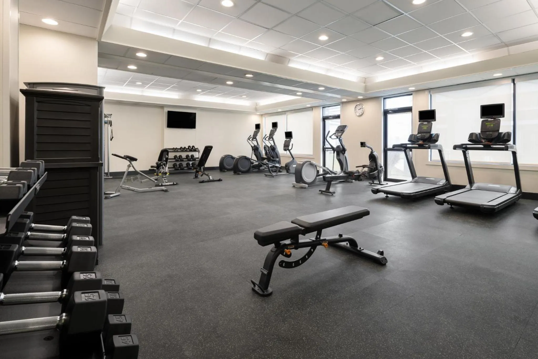 Fitness centre/facilities in Clarion Inn Ontario