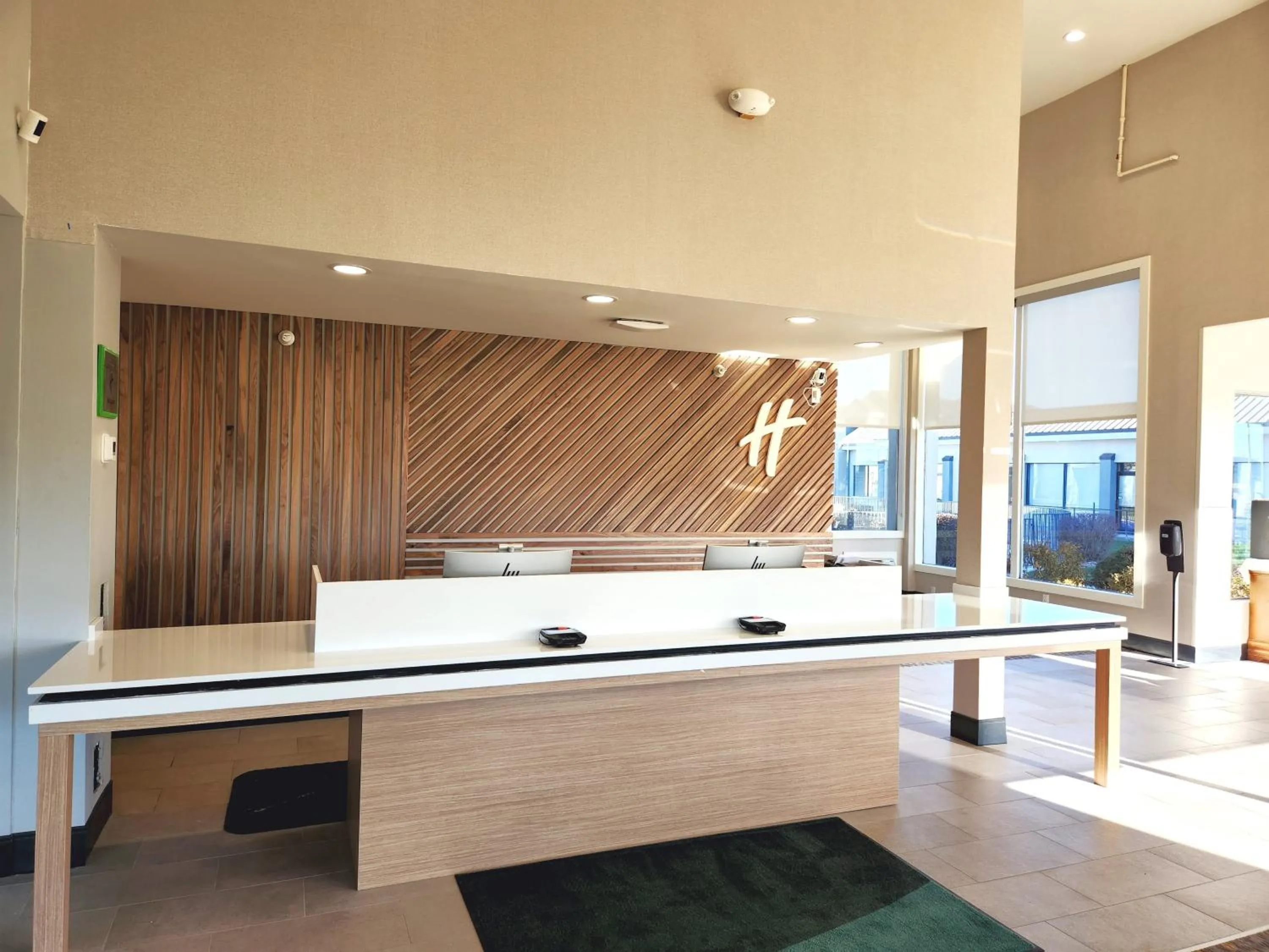 Property building in Clarion Inn Ontario