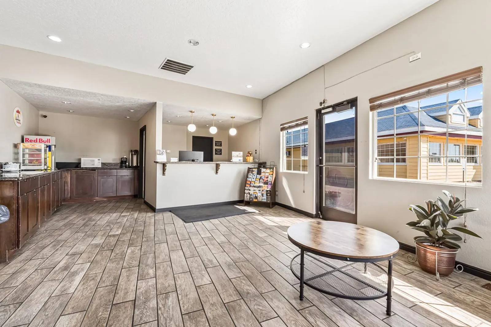 Property building in Super 8 by Wyndham Ontario