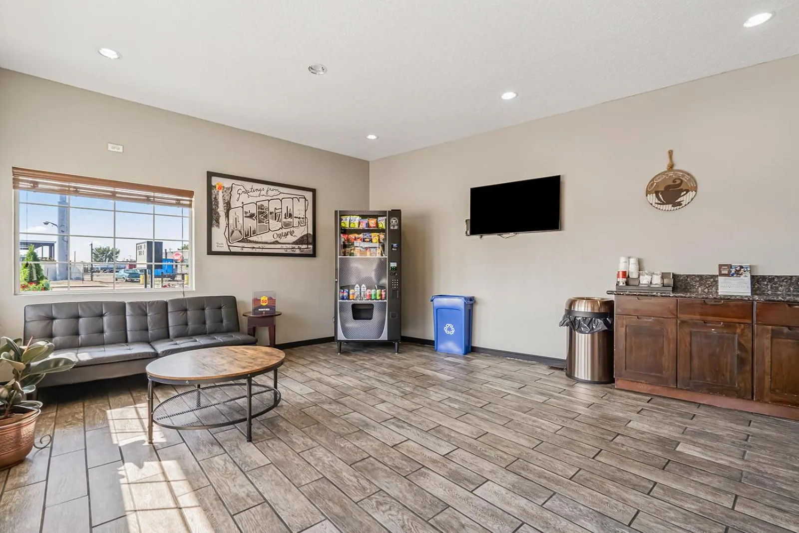 Lobby or reception in Super 8 by Wyndham Ontario