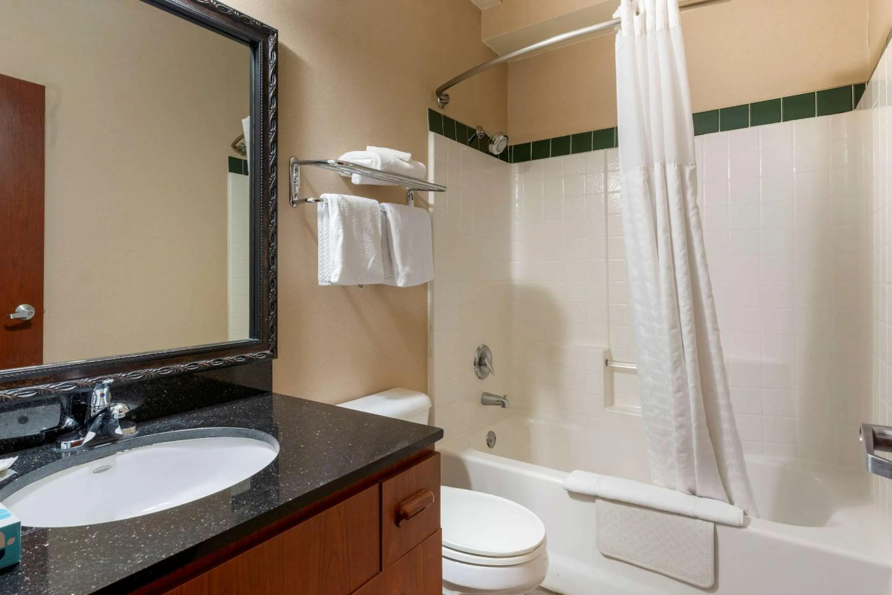 Photo of the whole room in Comfort Inn & Suites Salem Northeast