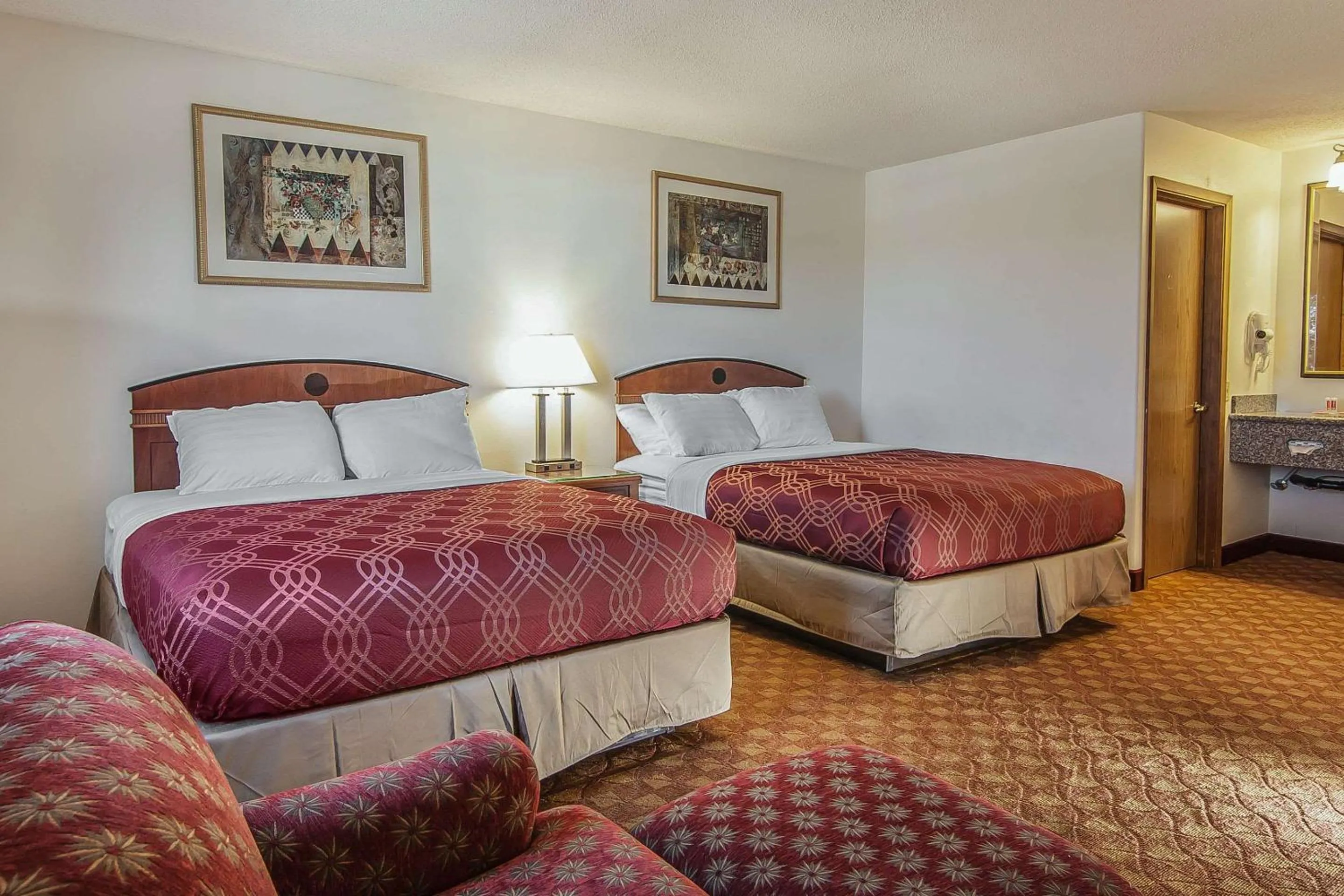 Bedroom, Bed in Econo Lodge Inn & Suites Madras