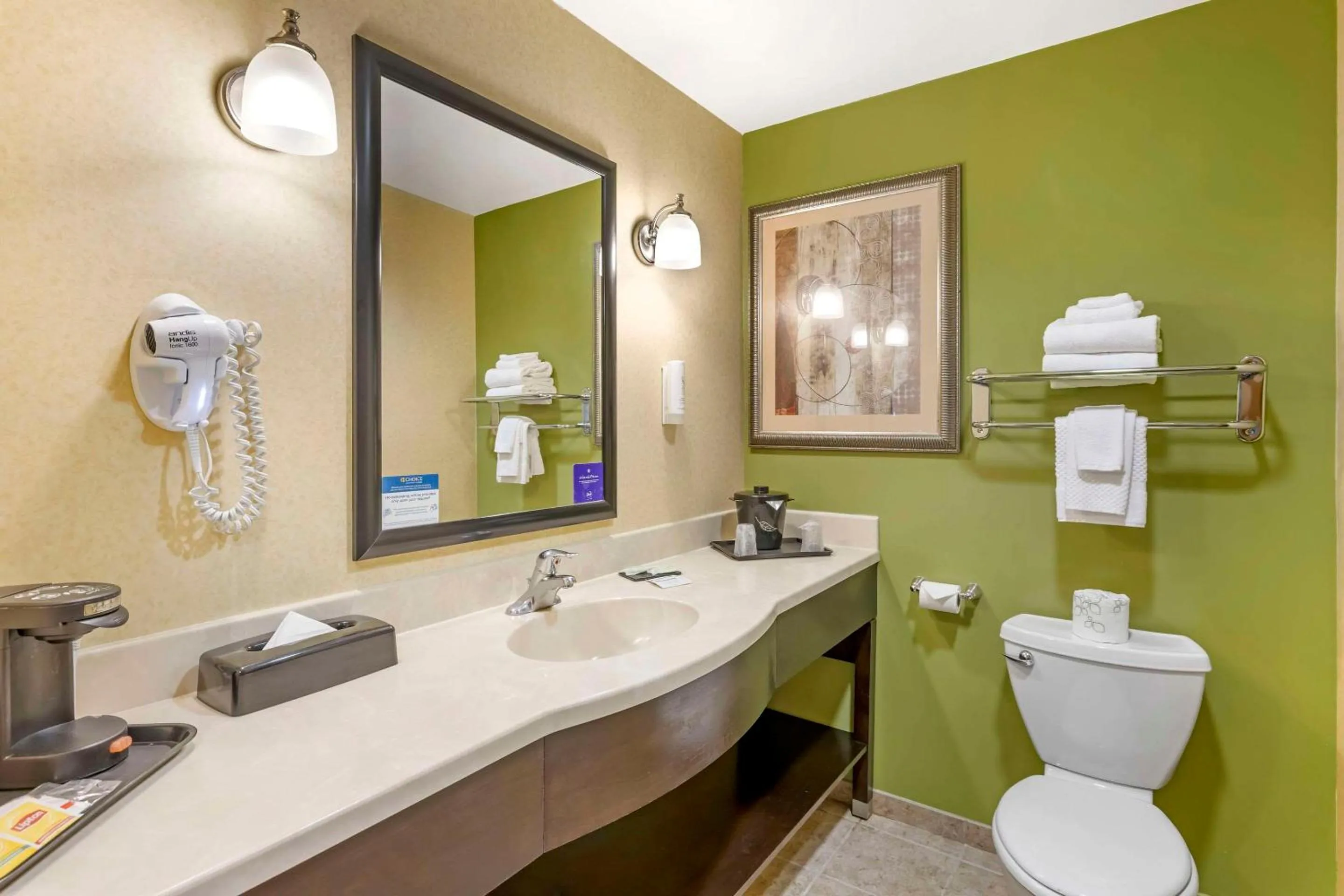 Bedroom in Sleep Inn & Suites Redmond