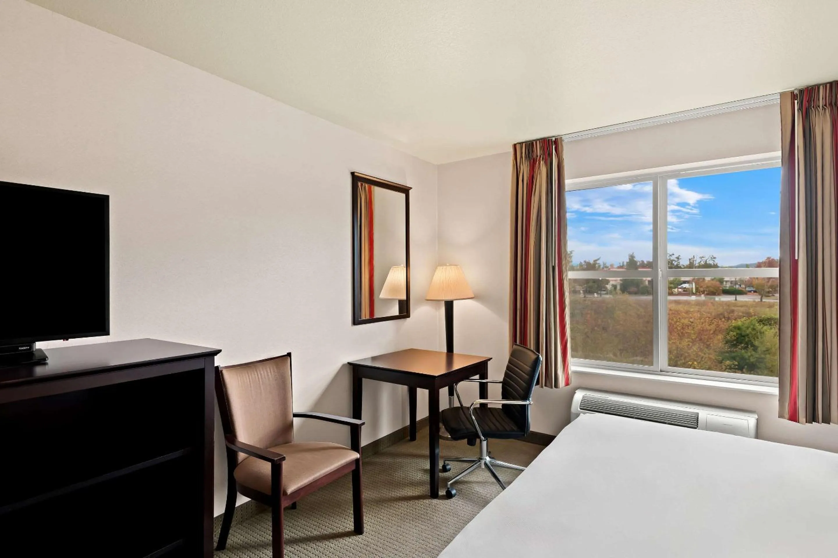 Bedroom, Bed in Comfort Inn & Suites Creswell