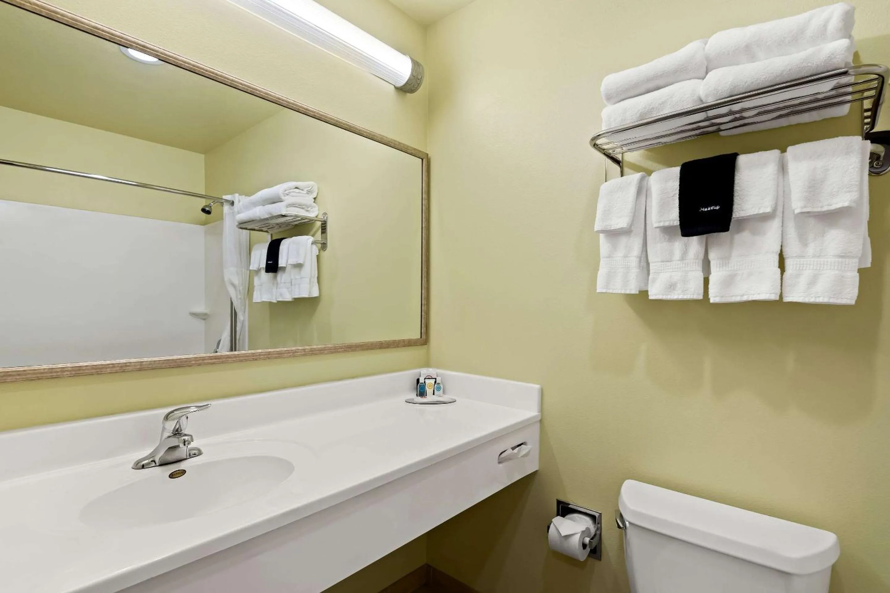 Bathroom in Comfort Inn & Suites Creswell
