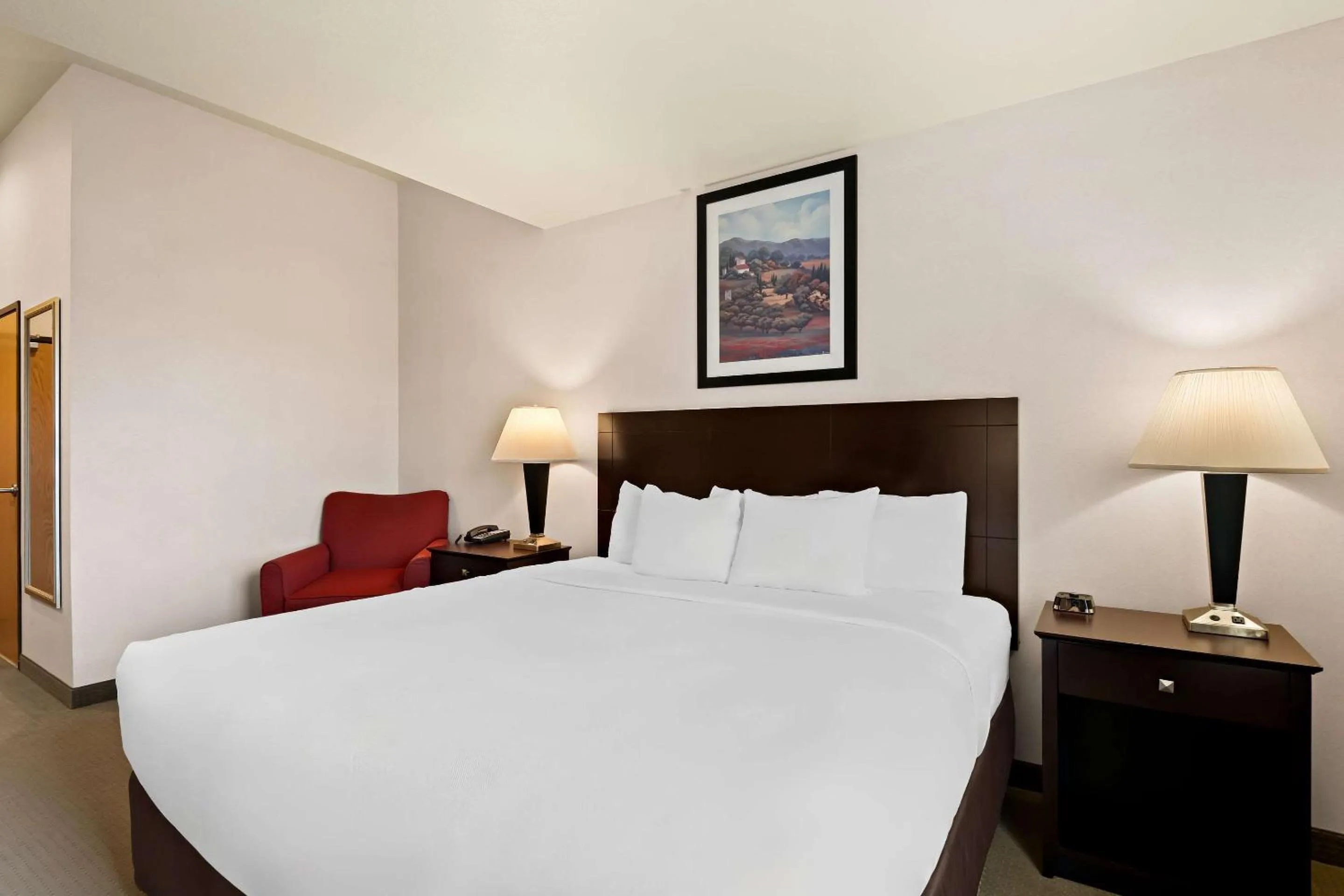 Bedroom, Bed in Comfort Inn & Suites Creswell