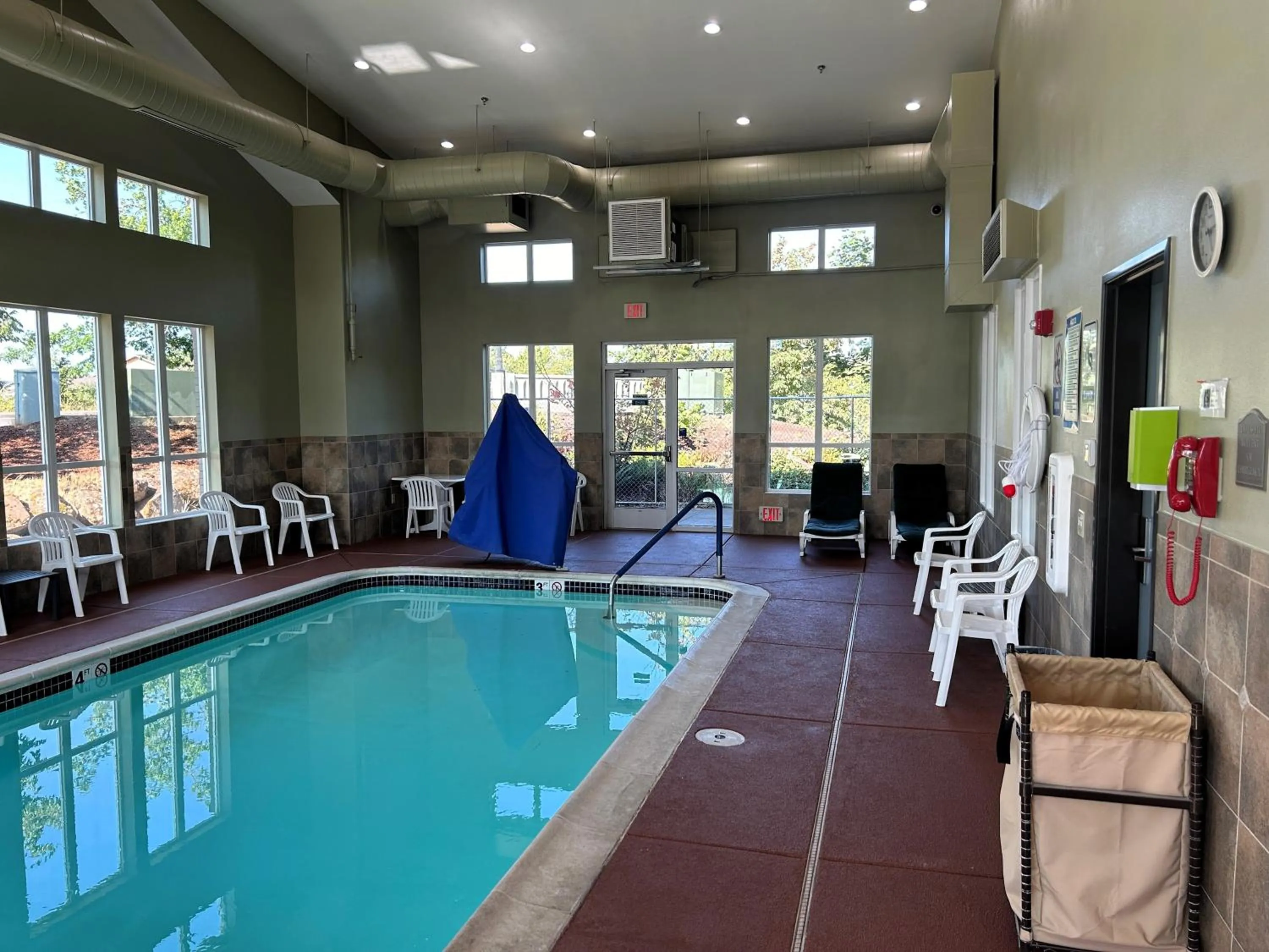 Swimming pool in Comfort Inn & Suites Creswell