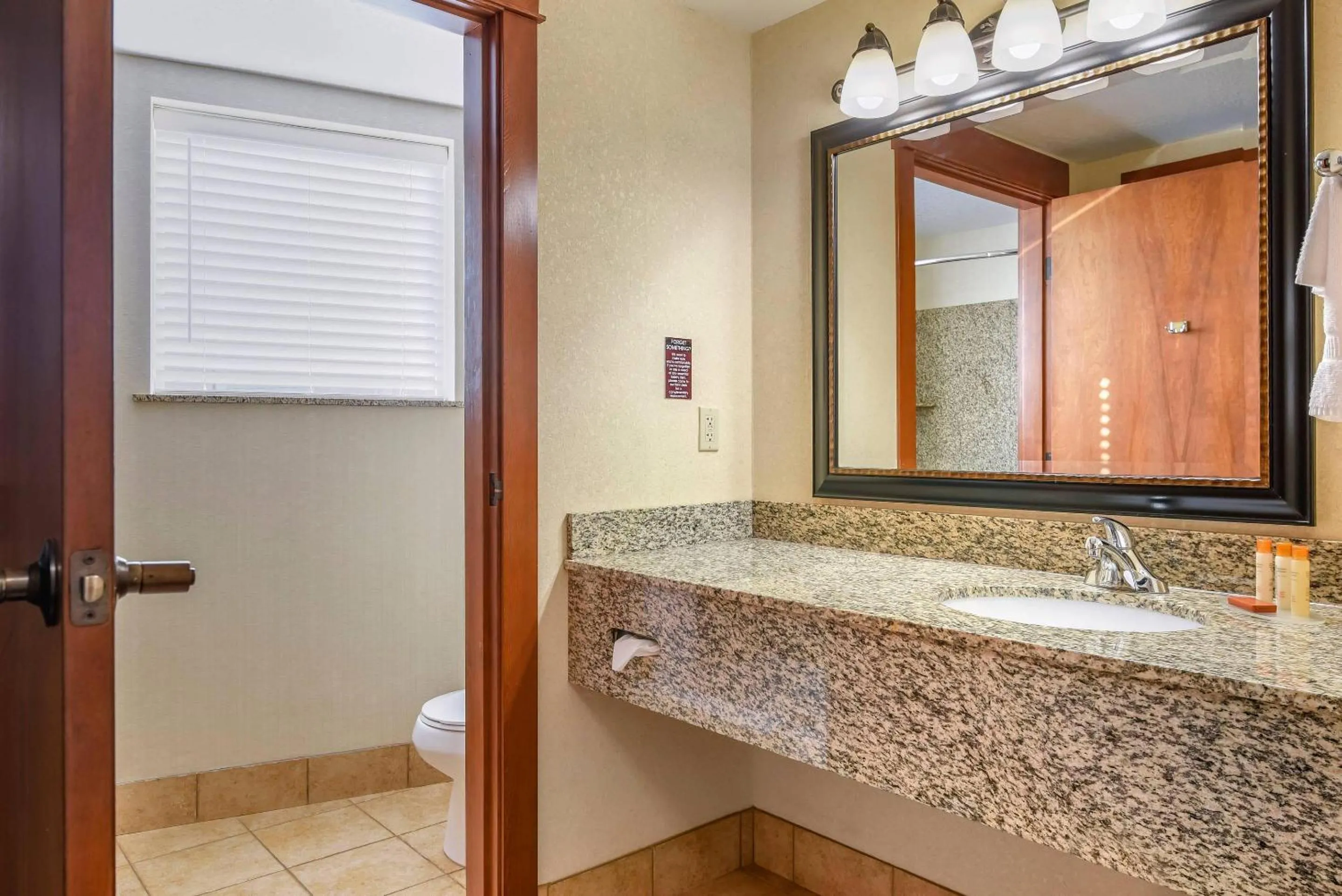 Bedroom in Kathryn Riverfront Inn, an Ascend Collection Hotel