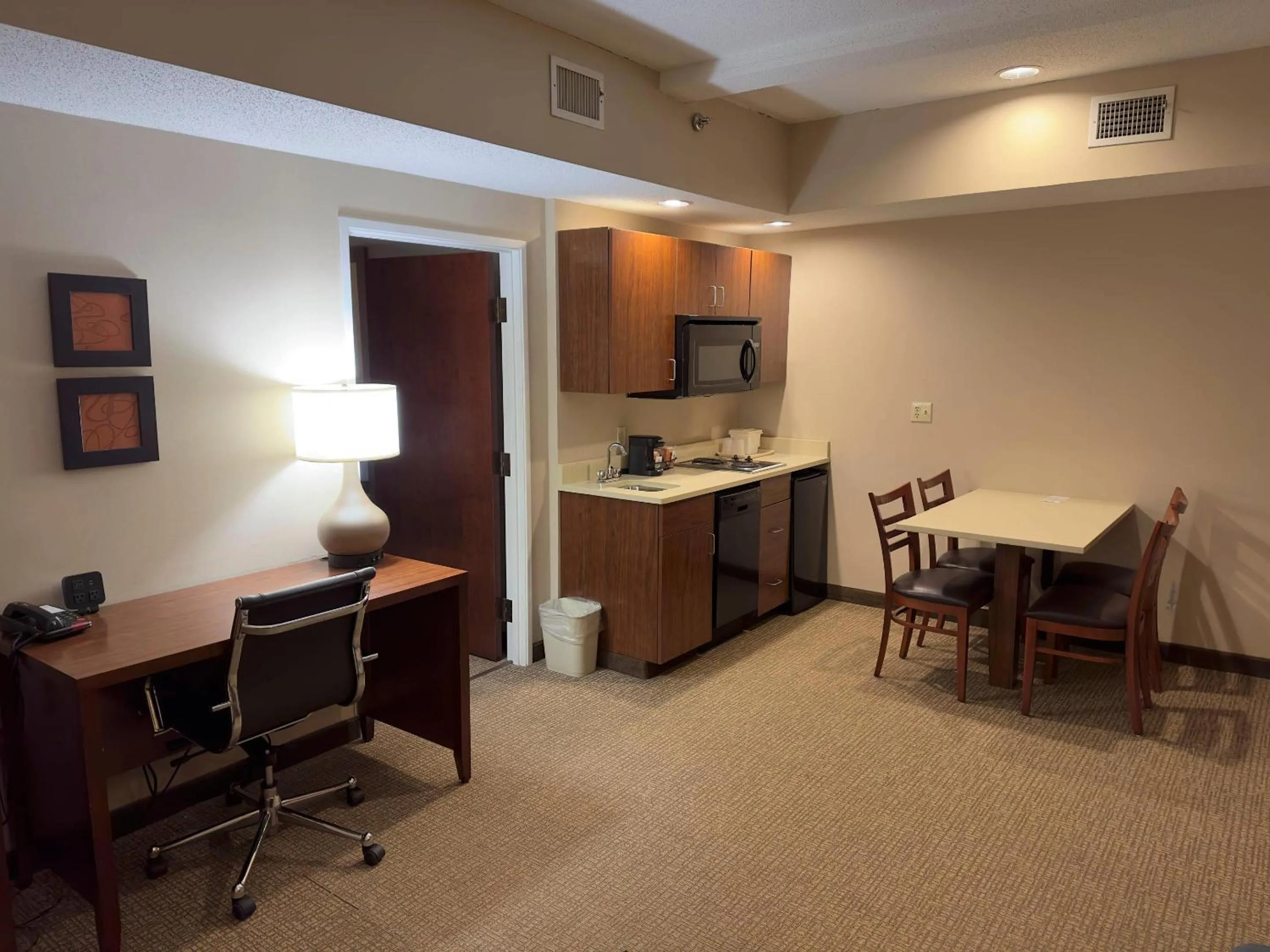 Bedroom in Comfort Suites Scranton near Montage Mountain