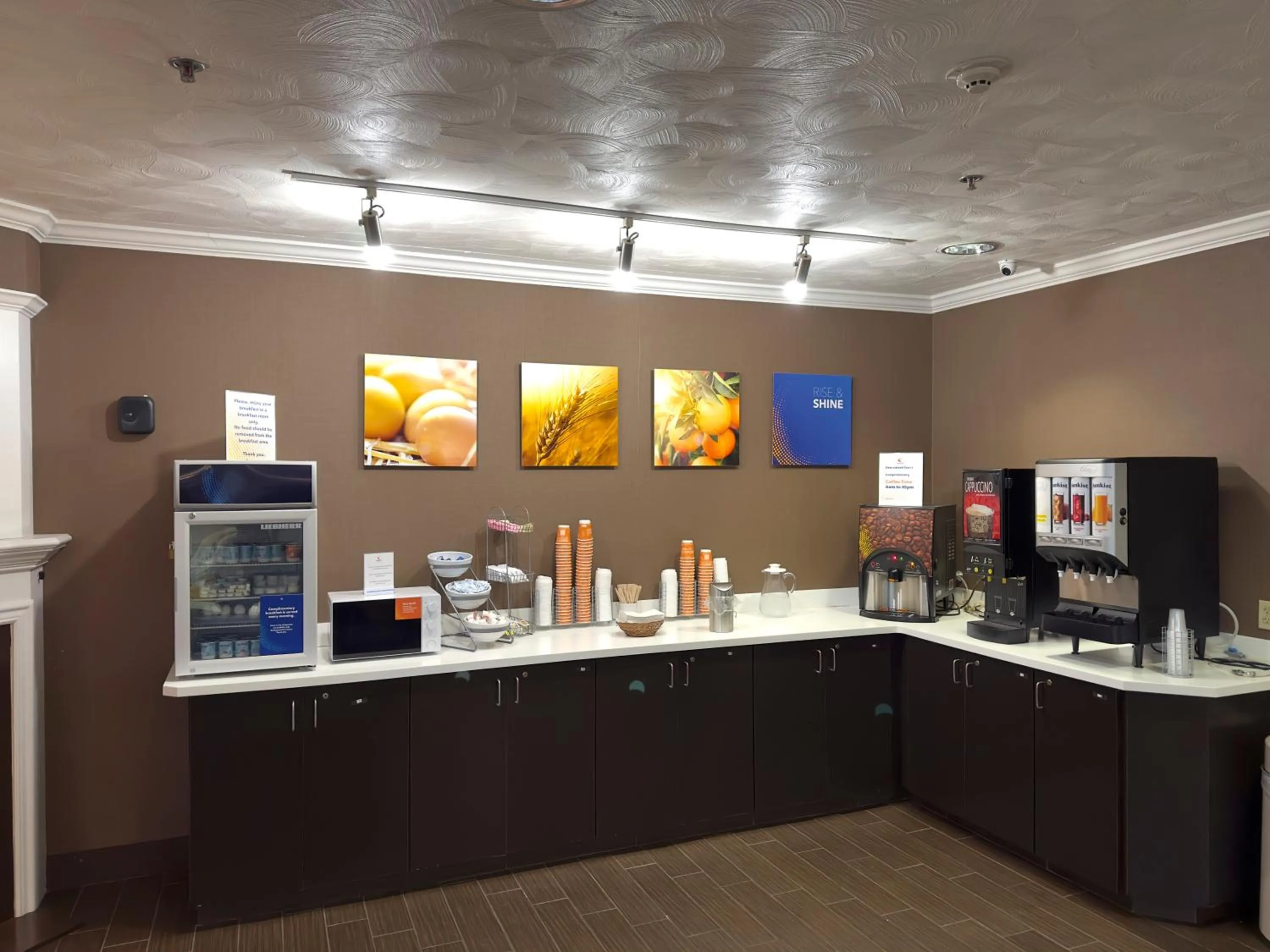 Breakfast in Comfort Suites Scranton near Montage Mountain