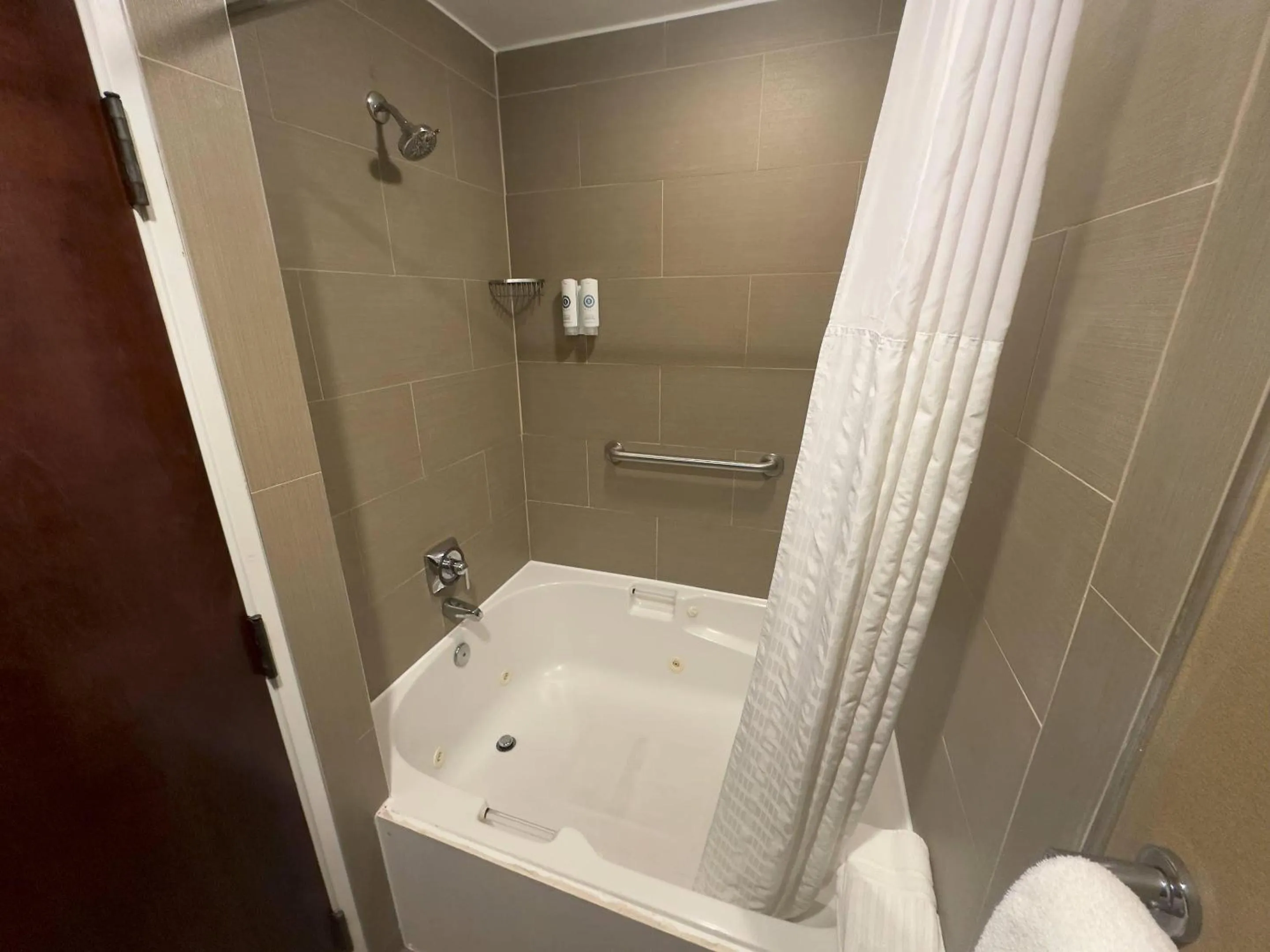 Bedroom in Comfort Suites Scranton near Montage Mountain