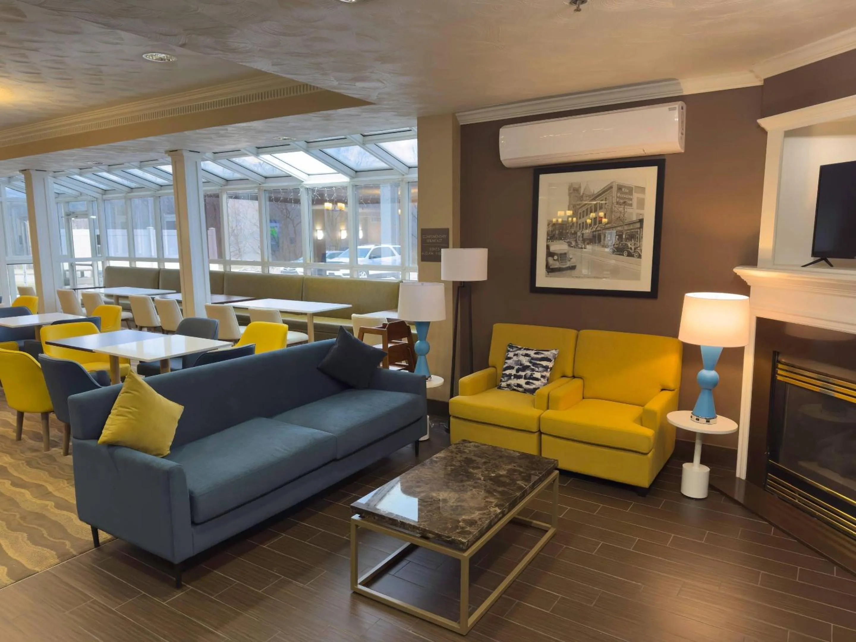 Breakfast in Comfort Suites Scranton near Montage Mountain