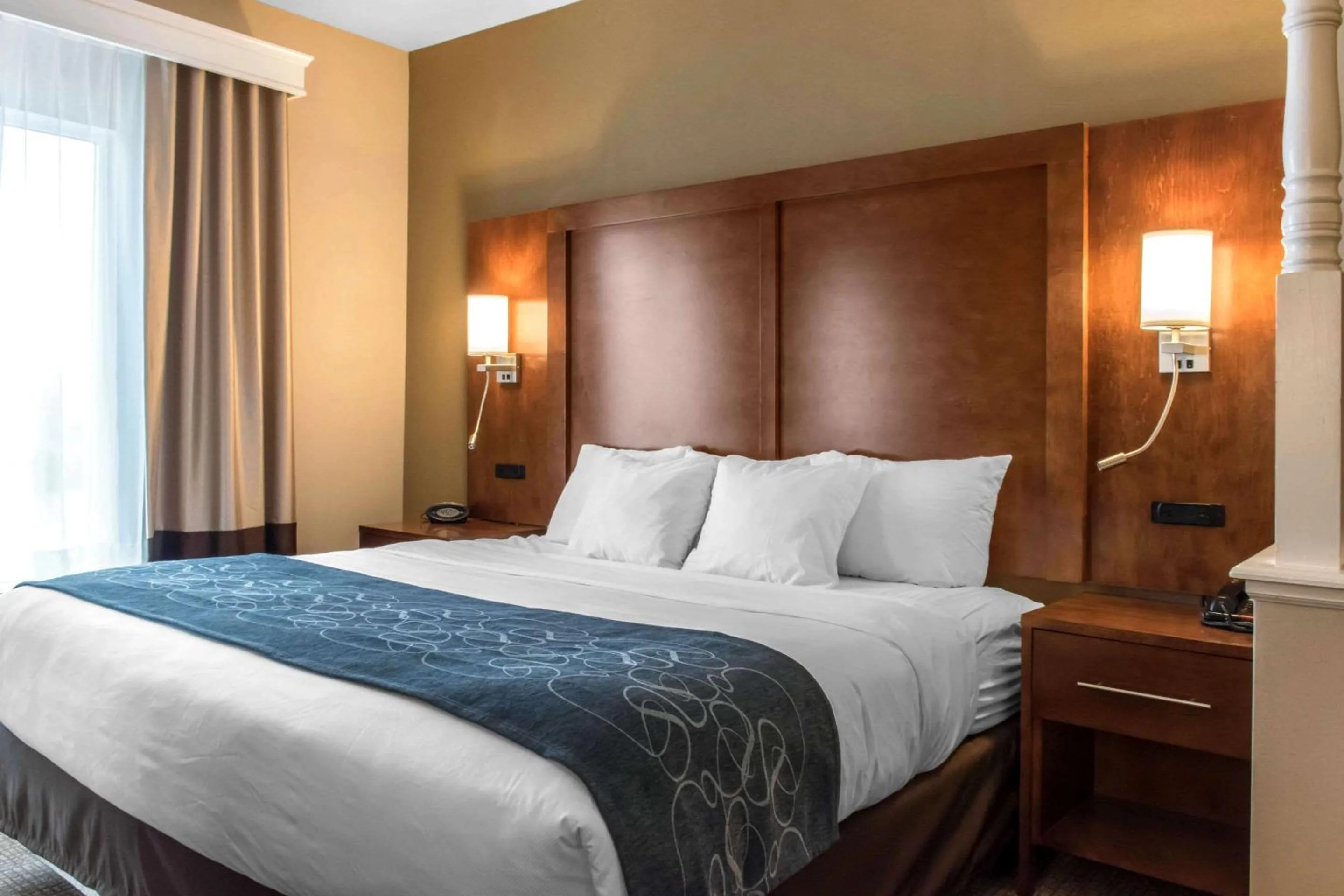 Property building, Bed in Comfort Suites Scranton near Montage Mountain