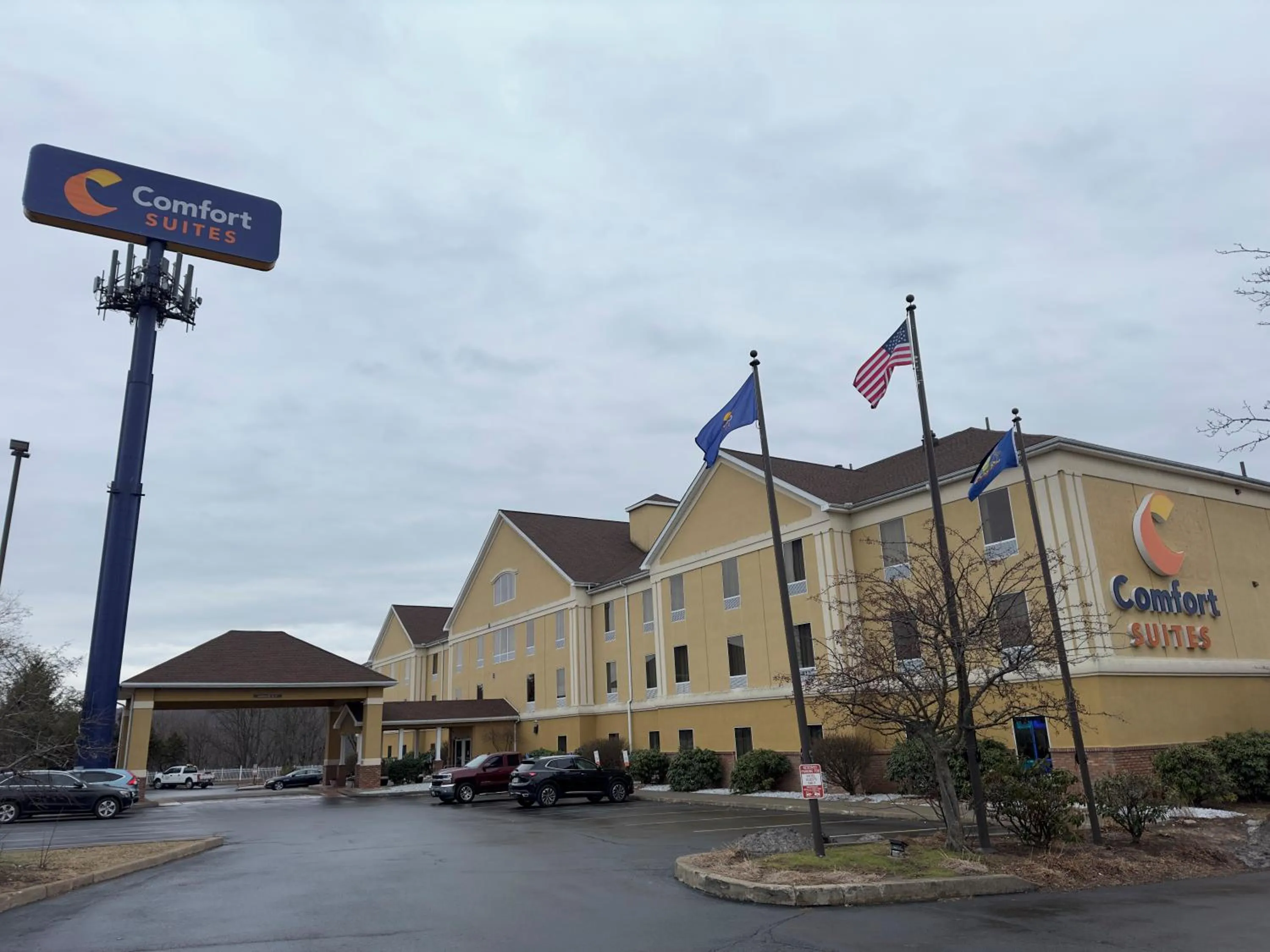 Property building in Comfort Suites Scranton near Montage Mountain
