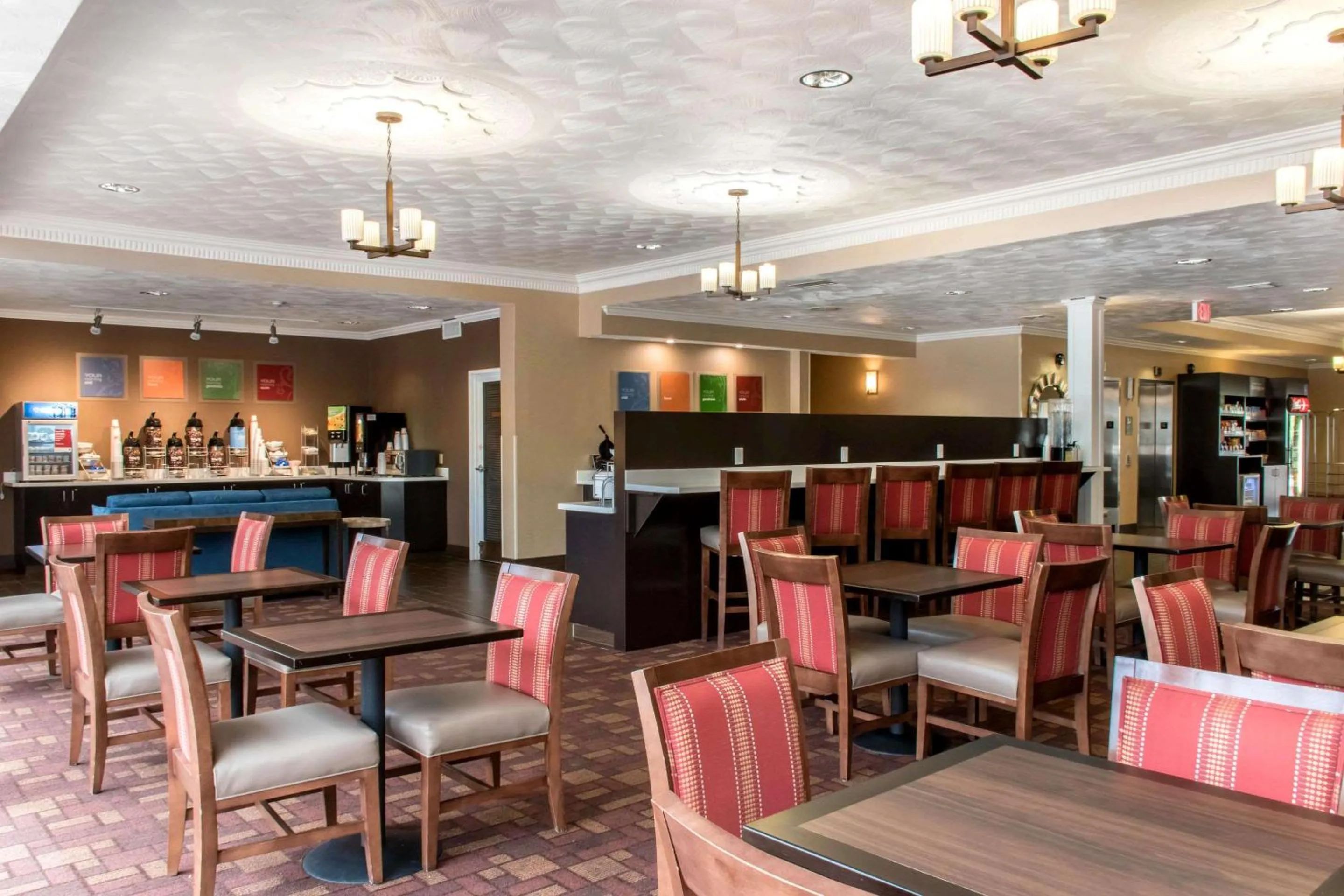 Breakfast in Comfort Suites Scranton near Montage Mountain