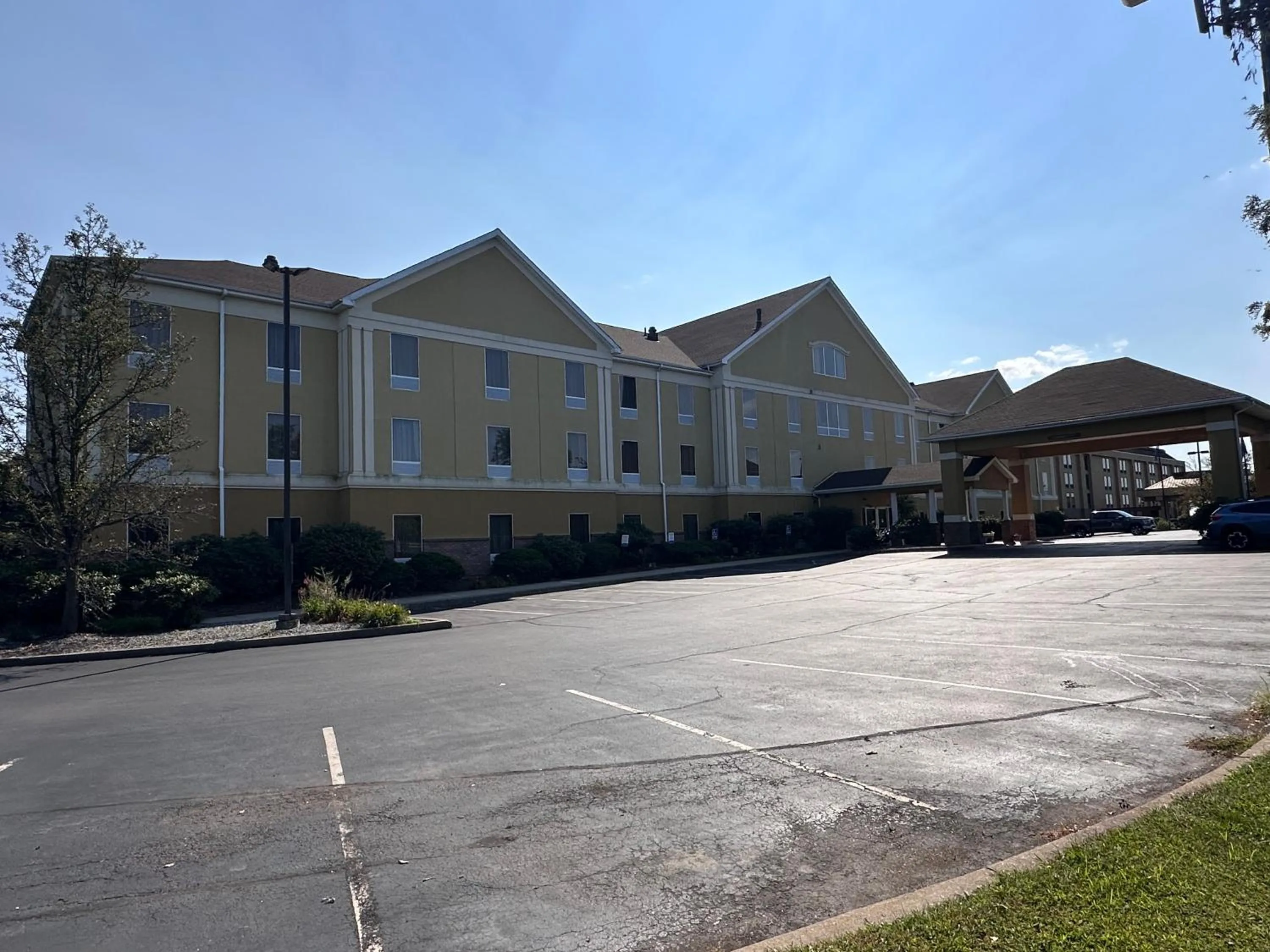 Property building in Comfort Suites Scranton near Montage Mountain