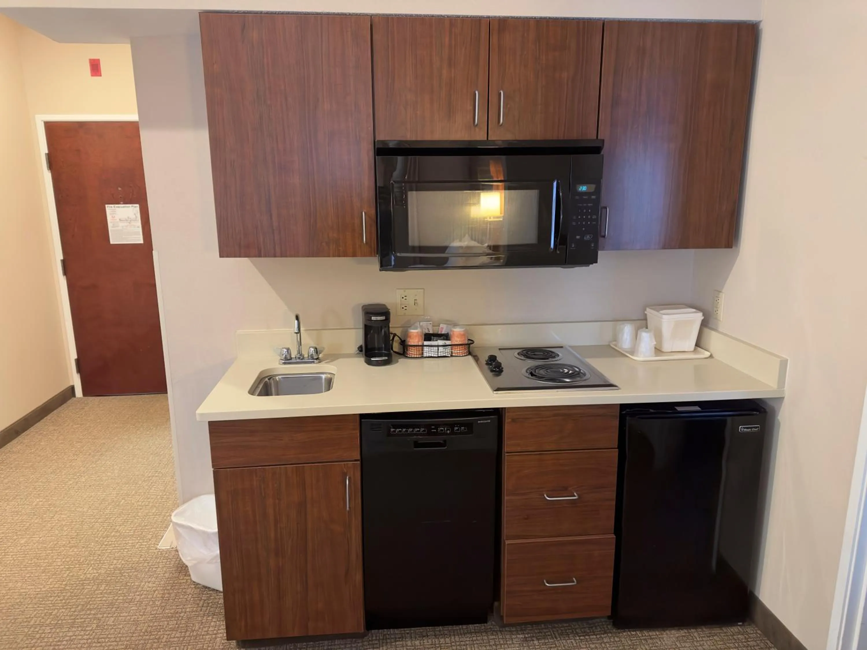 Kitchen or kitchenette in Comfort Suites Scranton near Montage Mountain
