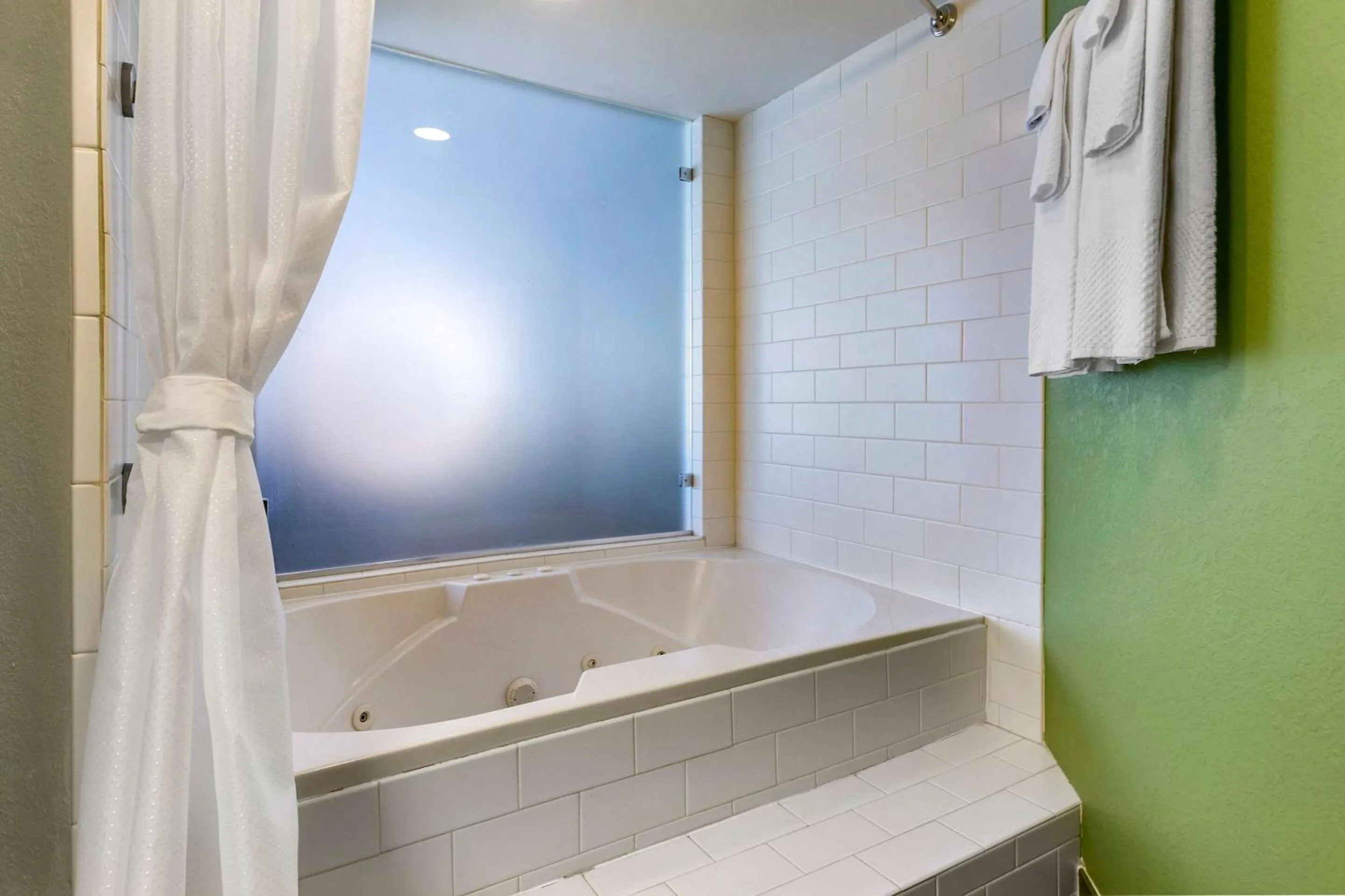 Photo of the whole room in Sleep Inn Allentown-Fogelsville