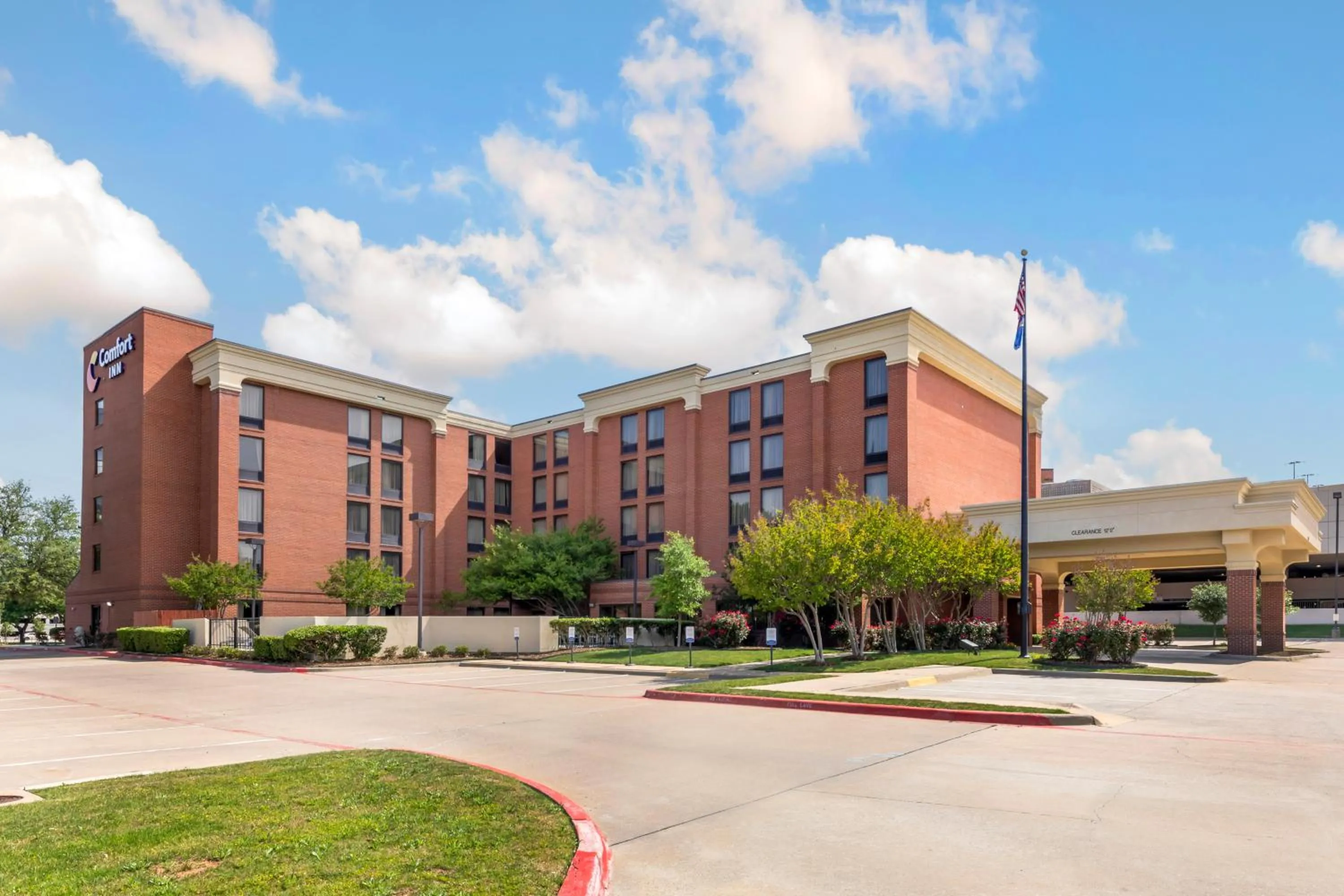 Property building in Comfort Inn Plano-Dallas