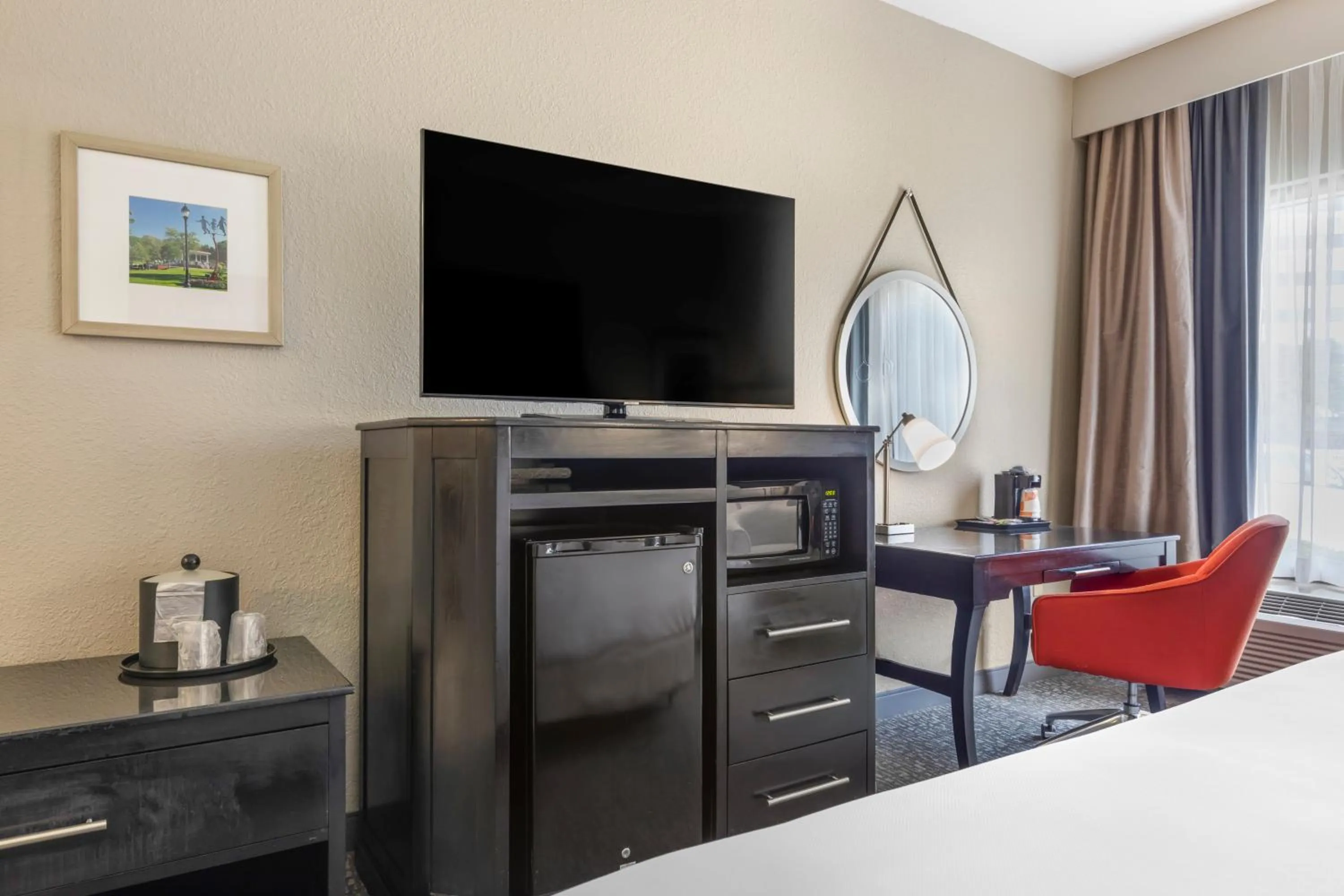 TV and multimedia, Bed in Comfort Inn Plano-Dallas