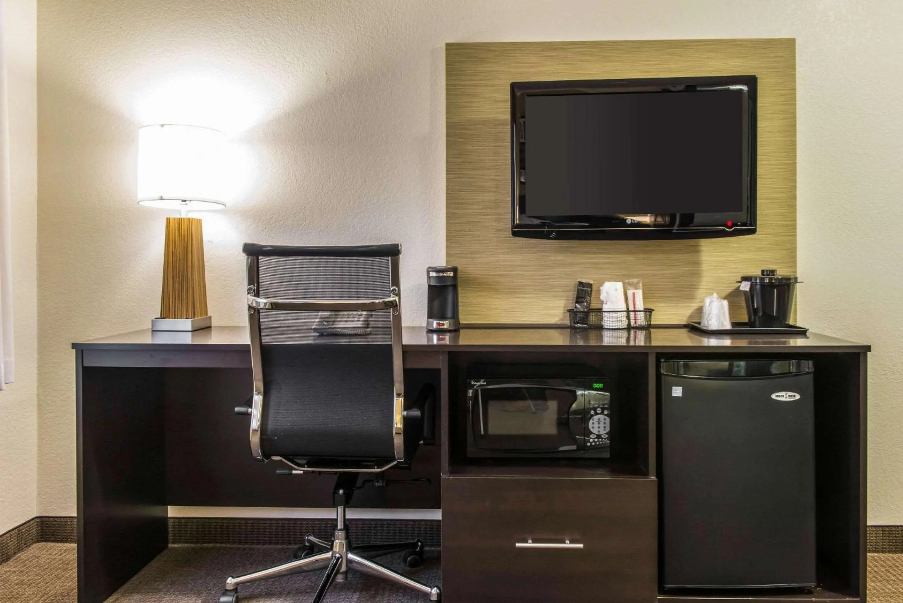 Photo of the whole room in Sleep Inn & Suites Pittsburgh Airport