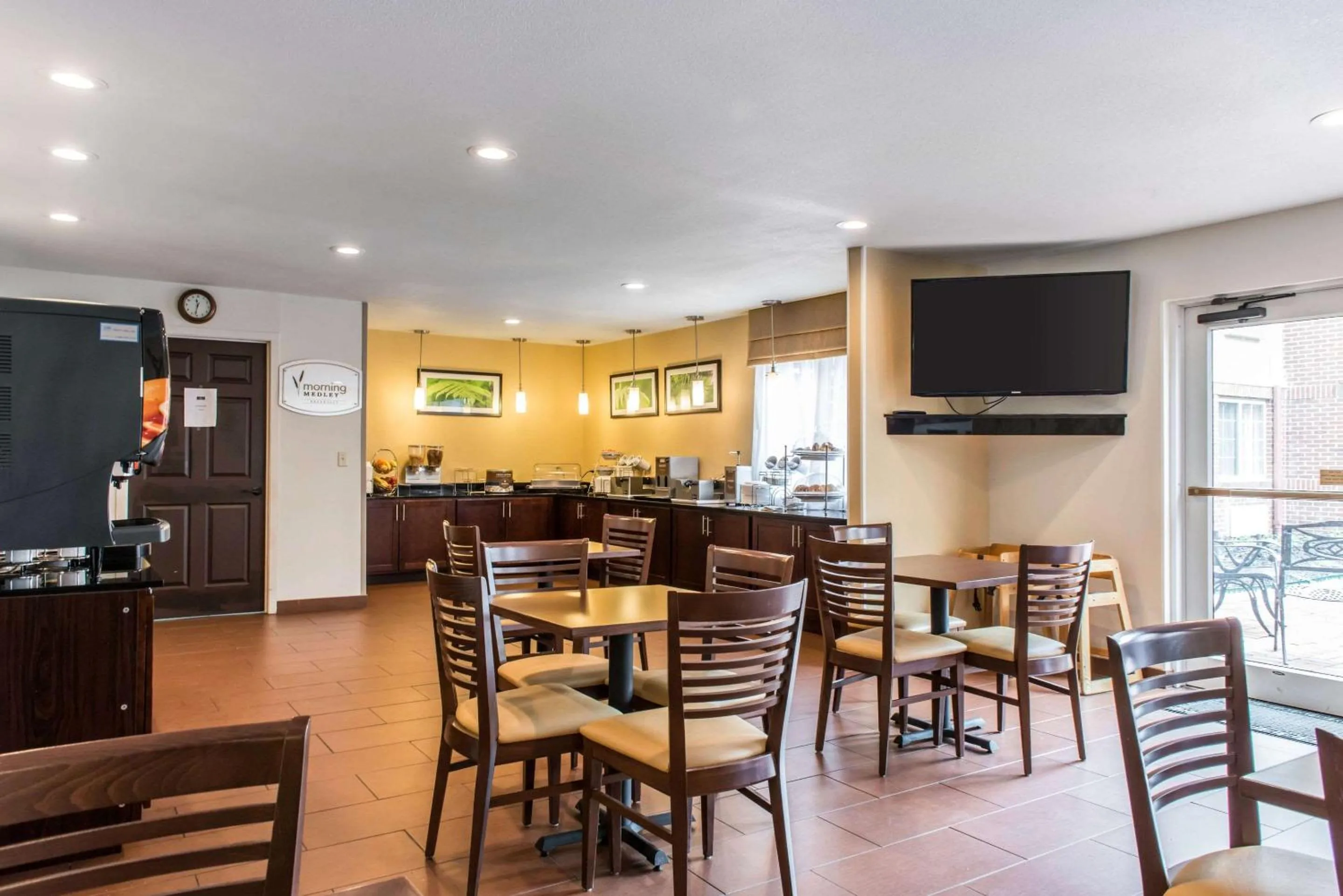 Restaurant/places to eat in Sleep Inn & Suites Pittsburgh Airport