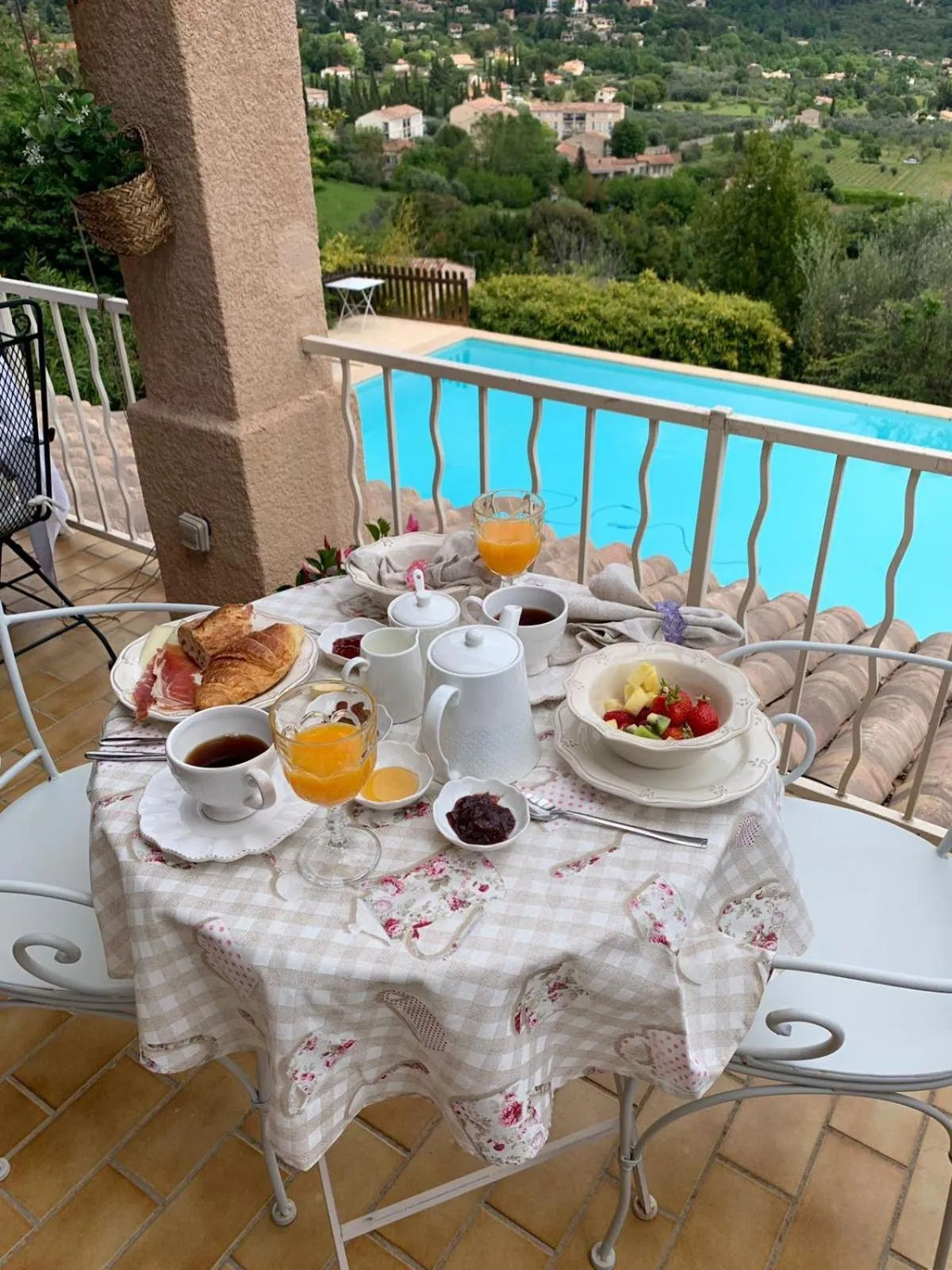 Breakfast in Villa Magnolia
