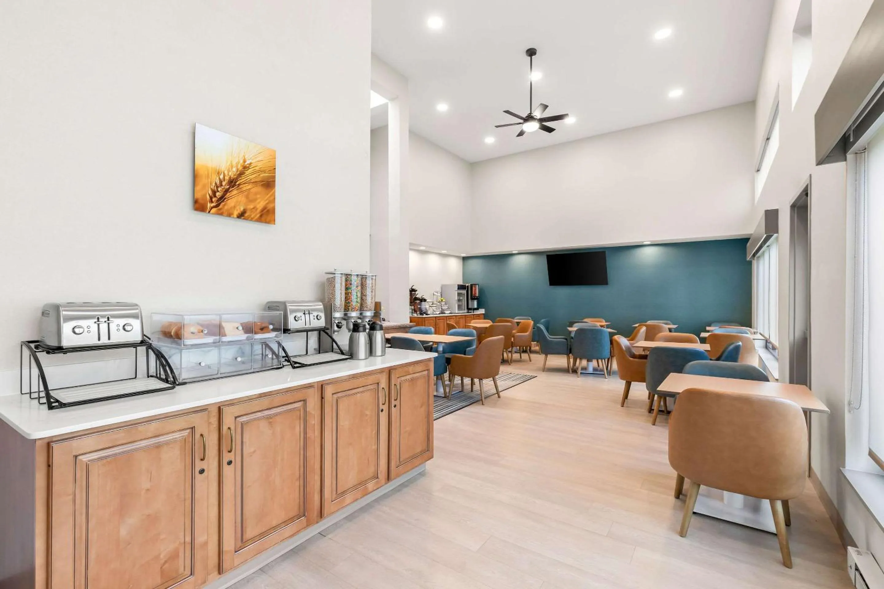 Breakfast in Comfort Inn Pocono Lakes Region