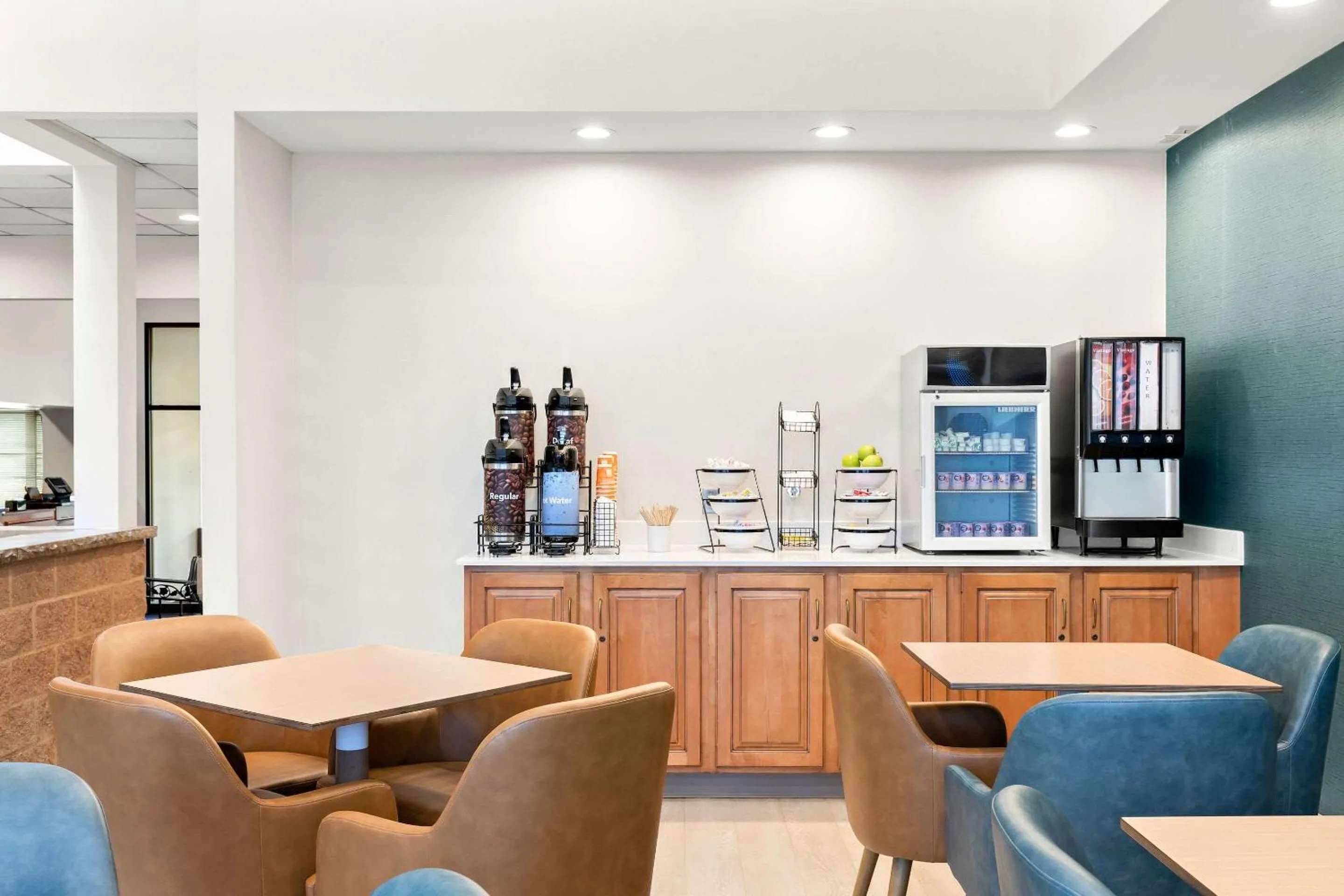 Breakfast in Comfort Inn Pocono Lakes Region