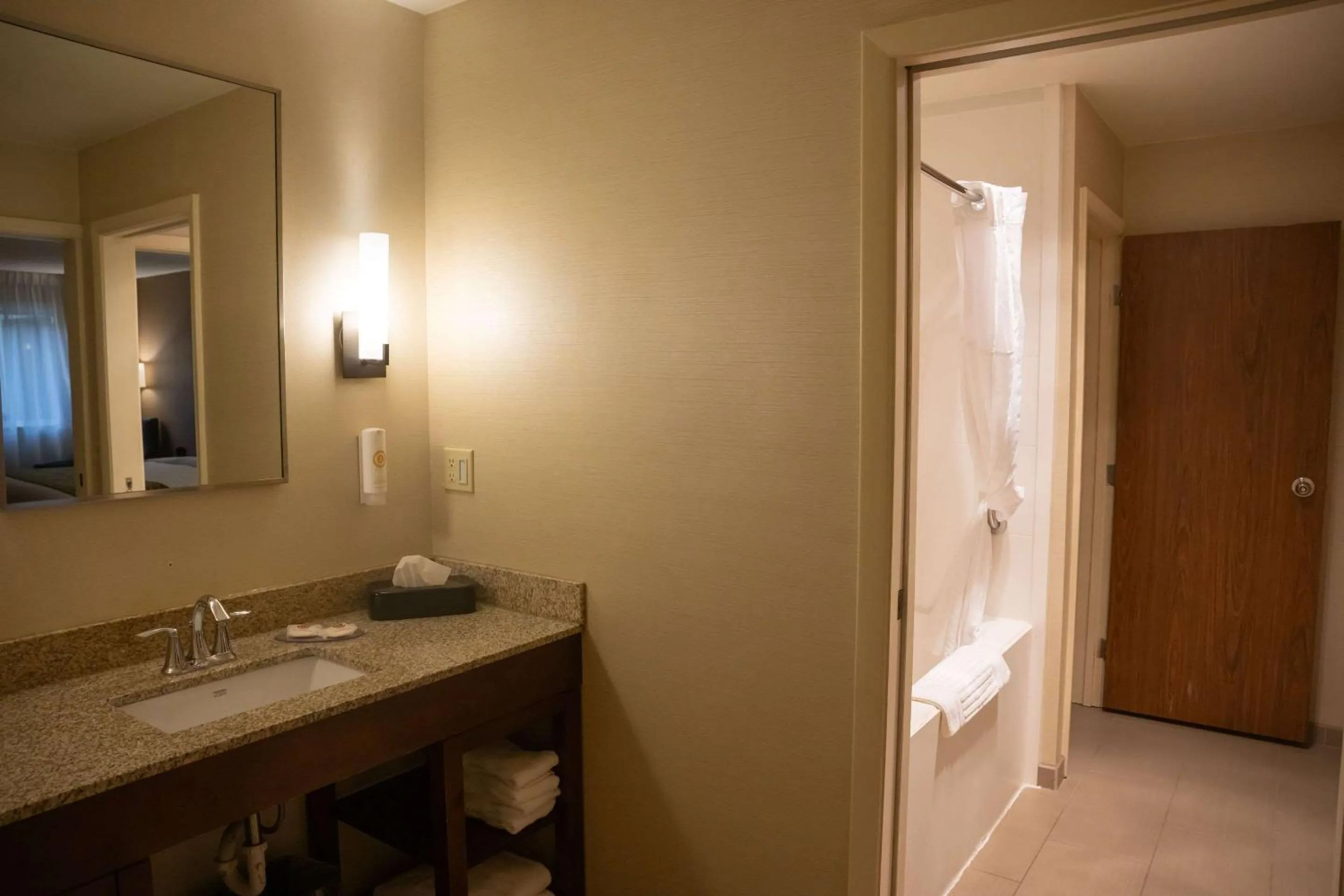 Bedroom in Comfort Inn & Suites Erie - Splash Lagoon Indoor Waterpark