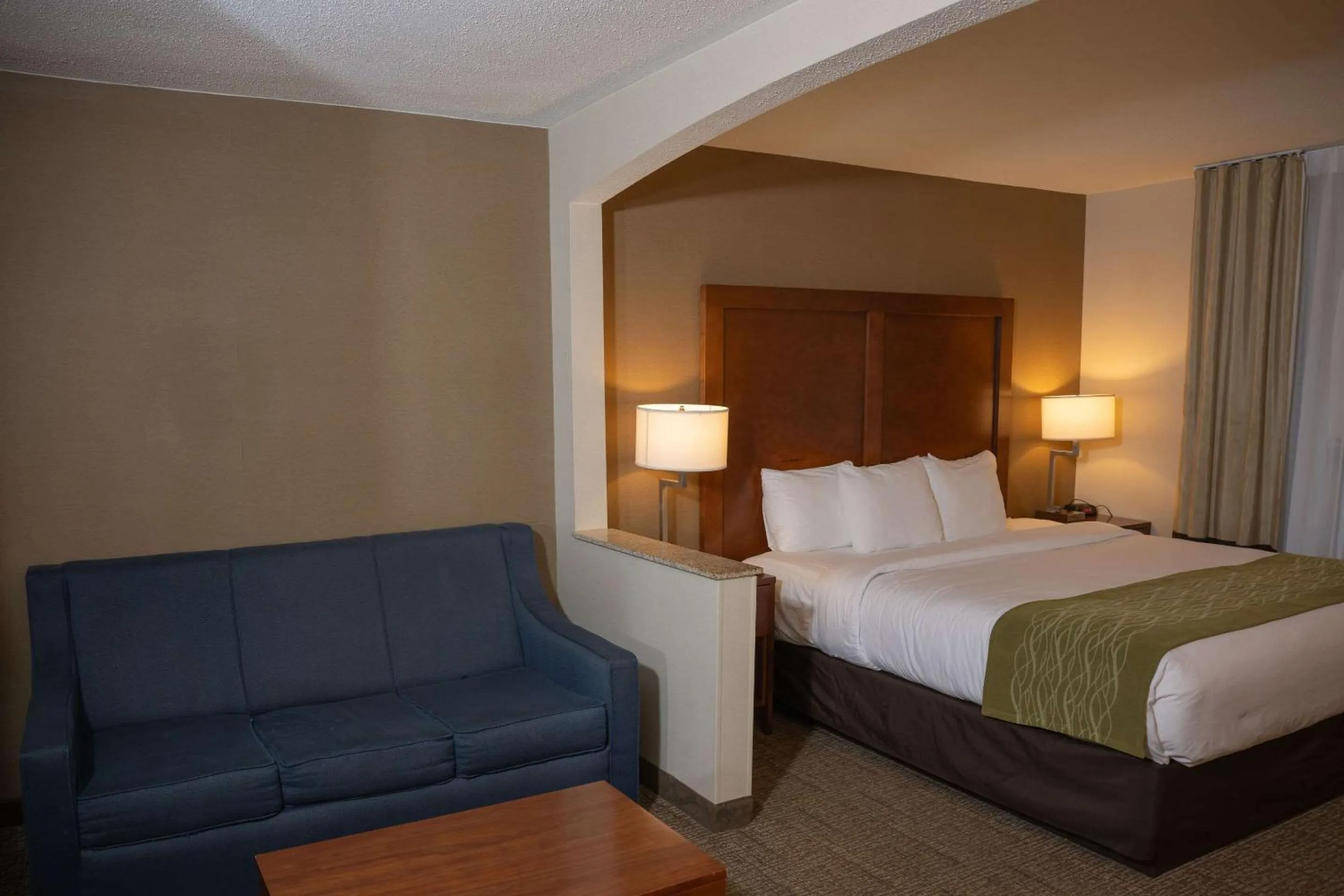 Bedroom, Bed in Comfort Inn & Suites Erie - Splash Lagoon Indoor Waterpark